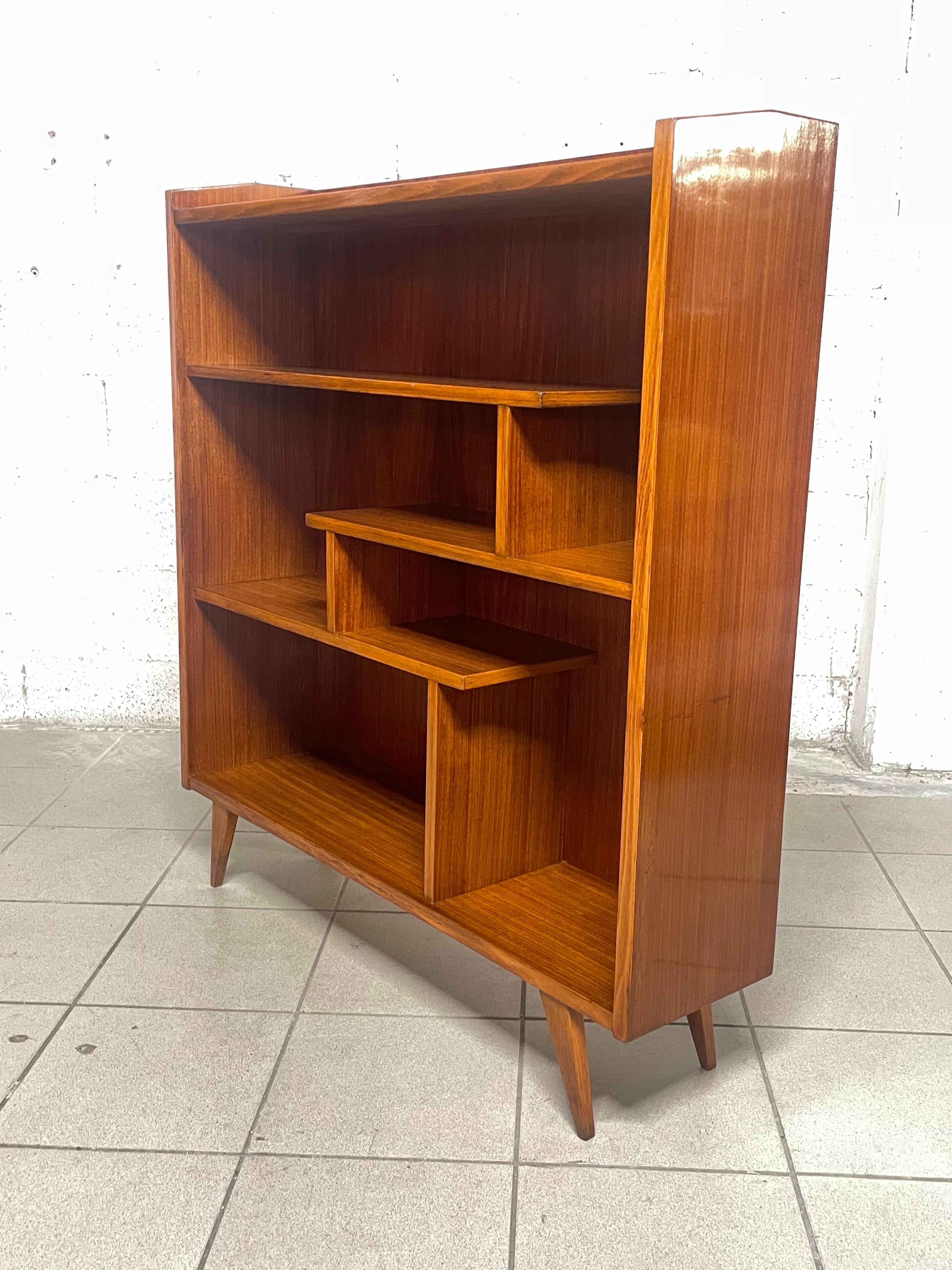 Libreria con gamba a compasso anni '50 11