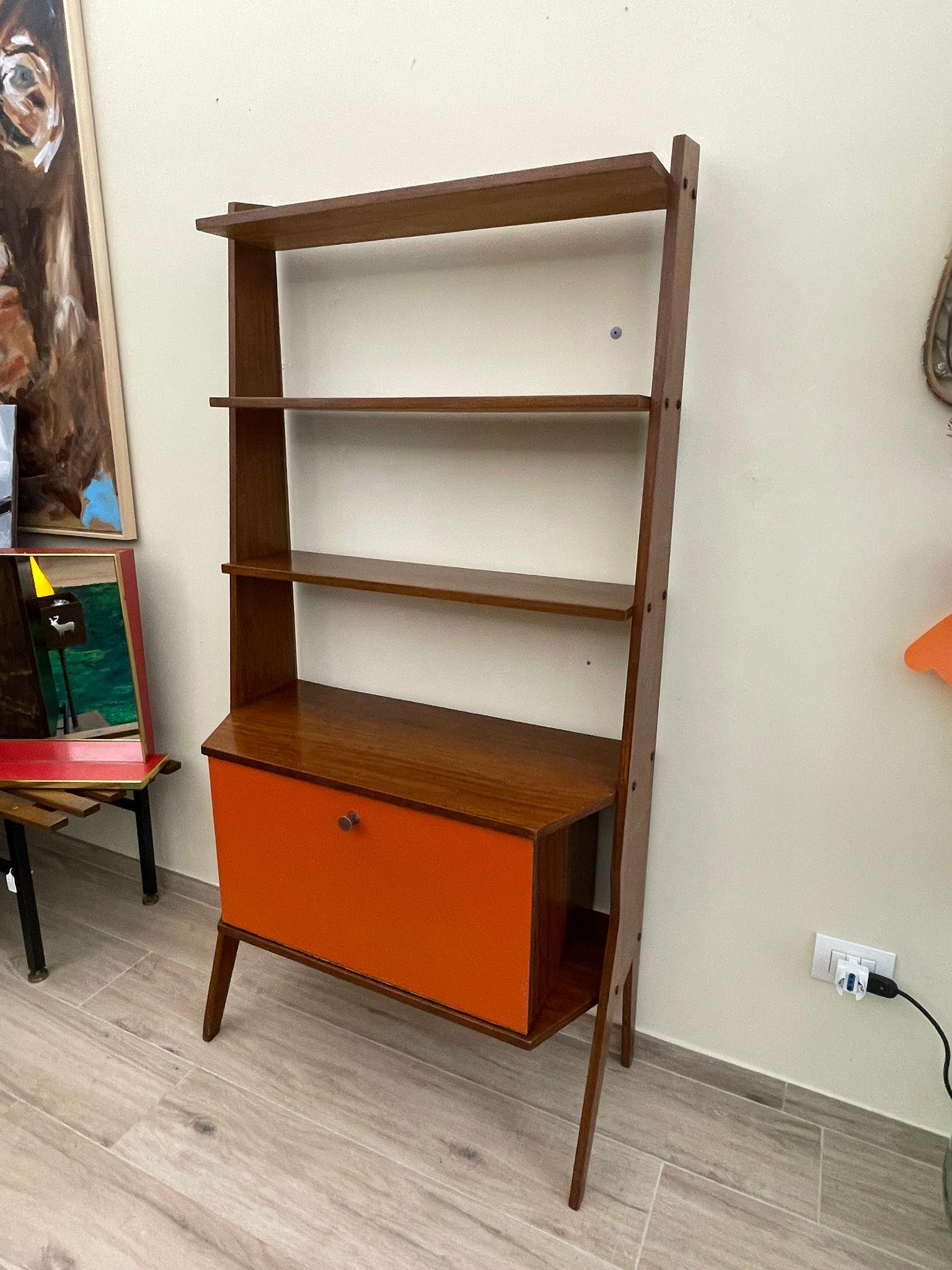 Mid-Century Modern Libreria con mobiletto a ribalta, anni '60, produzione Fontana, Italia For Sale