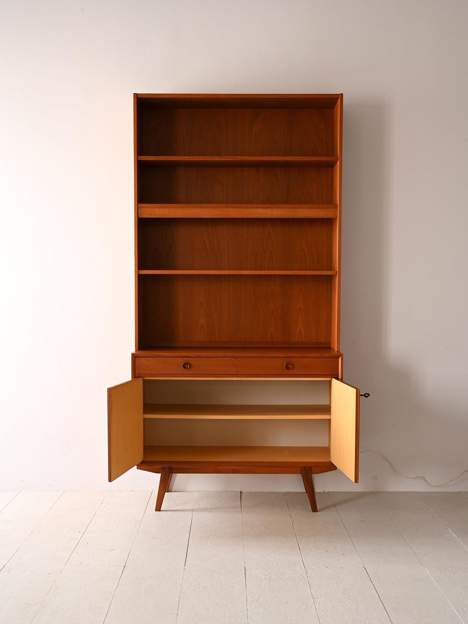 Bookcase with small sideboard In Good Condition For Sale In Brescia, IT