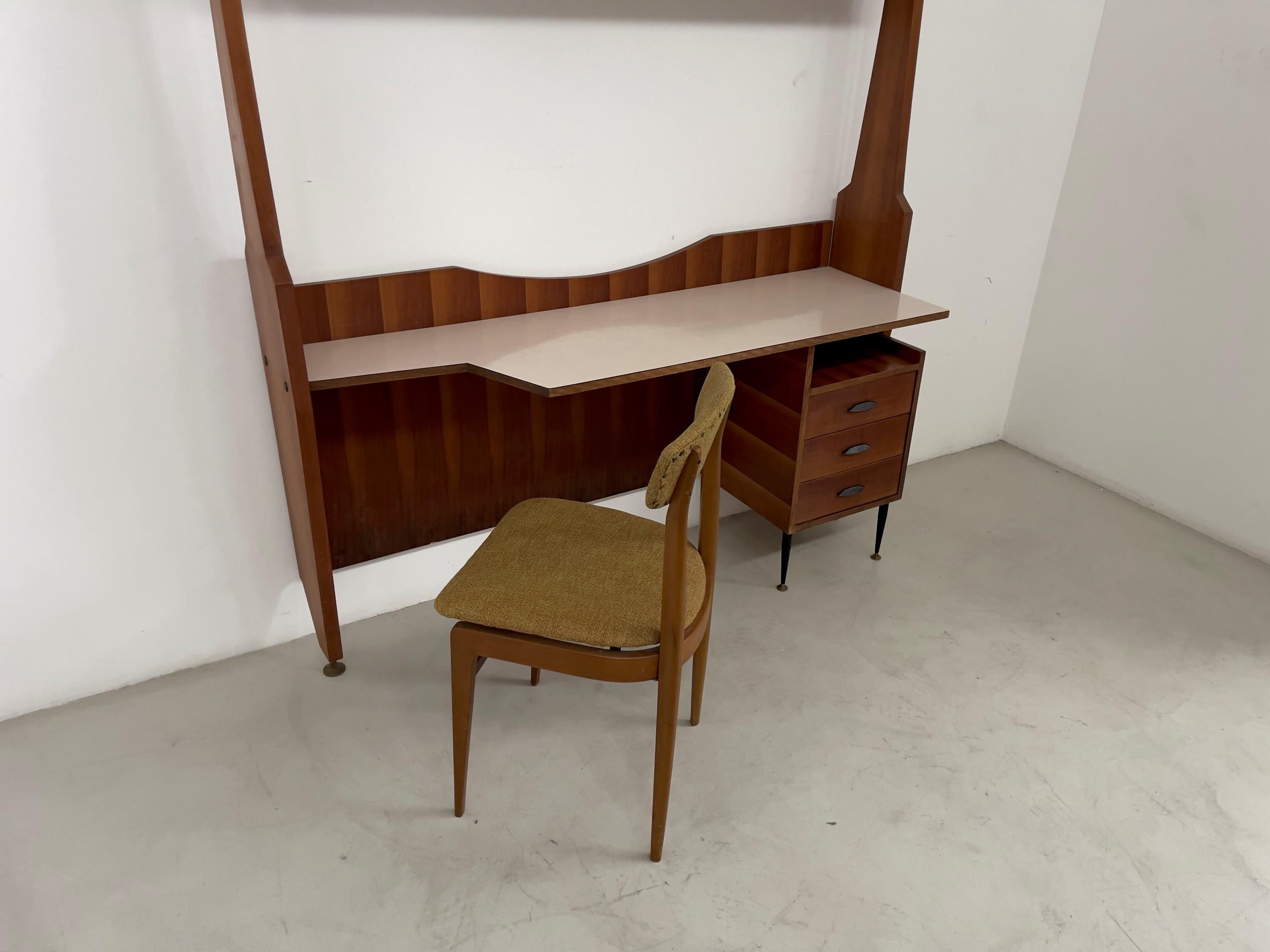 Bookcase with desk, Italian manufacture, 1950s In Good Condition For Sale In Baranzate, IT