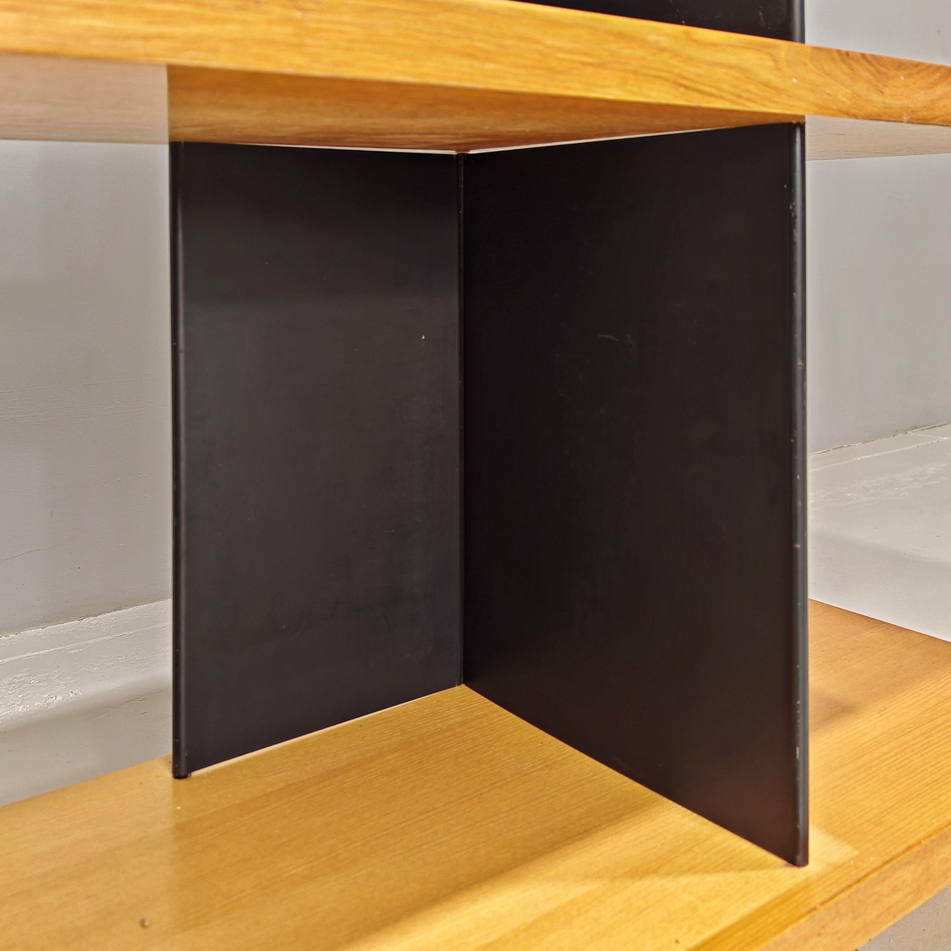 bibliothèque console en chêne, Charlotte Perriand, 1970 en vente 2