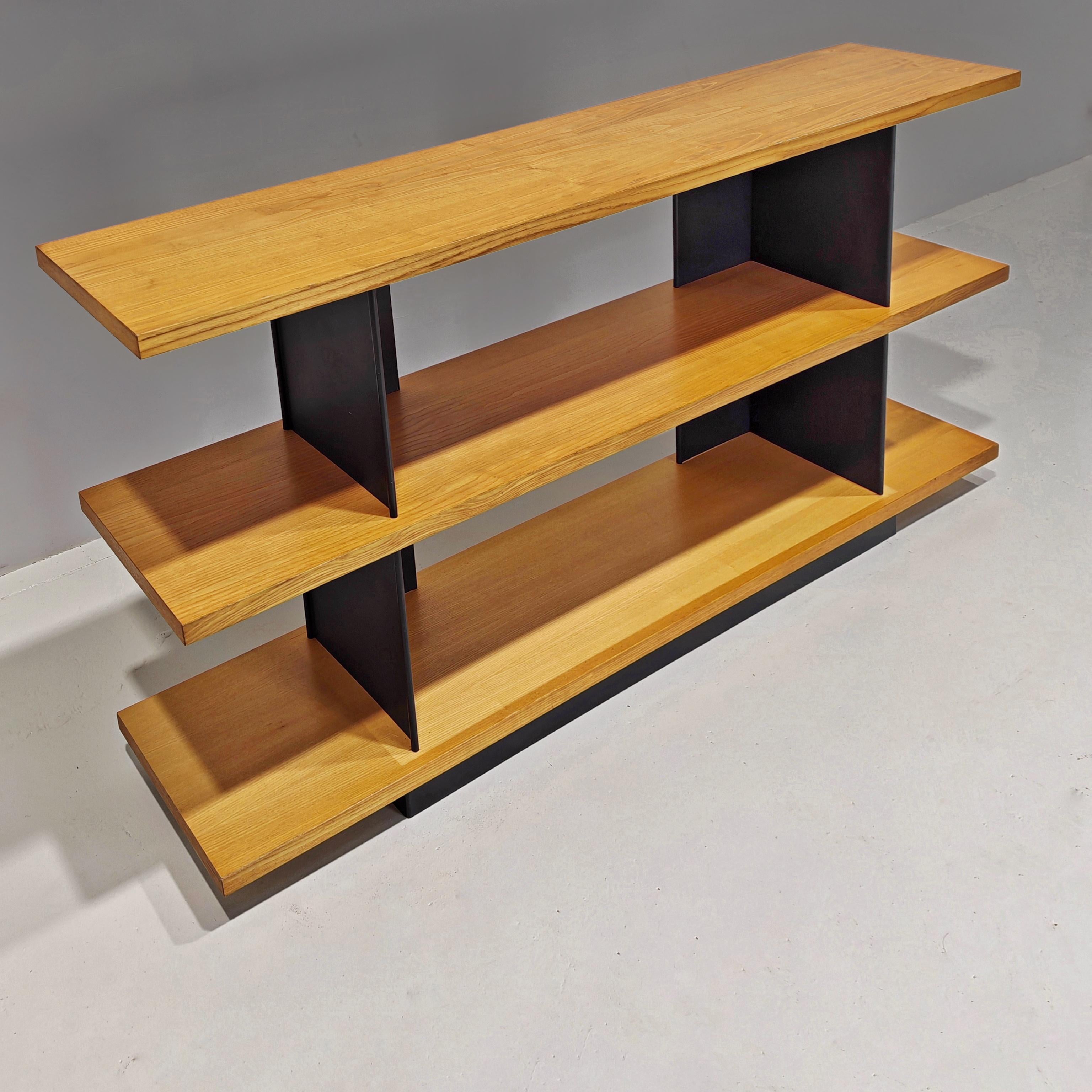 bibliothèque console en chêne, Charlotte Perriand, 1970 en vente 5