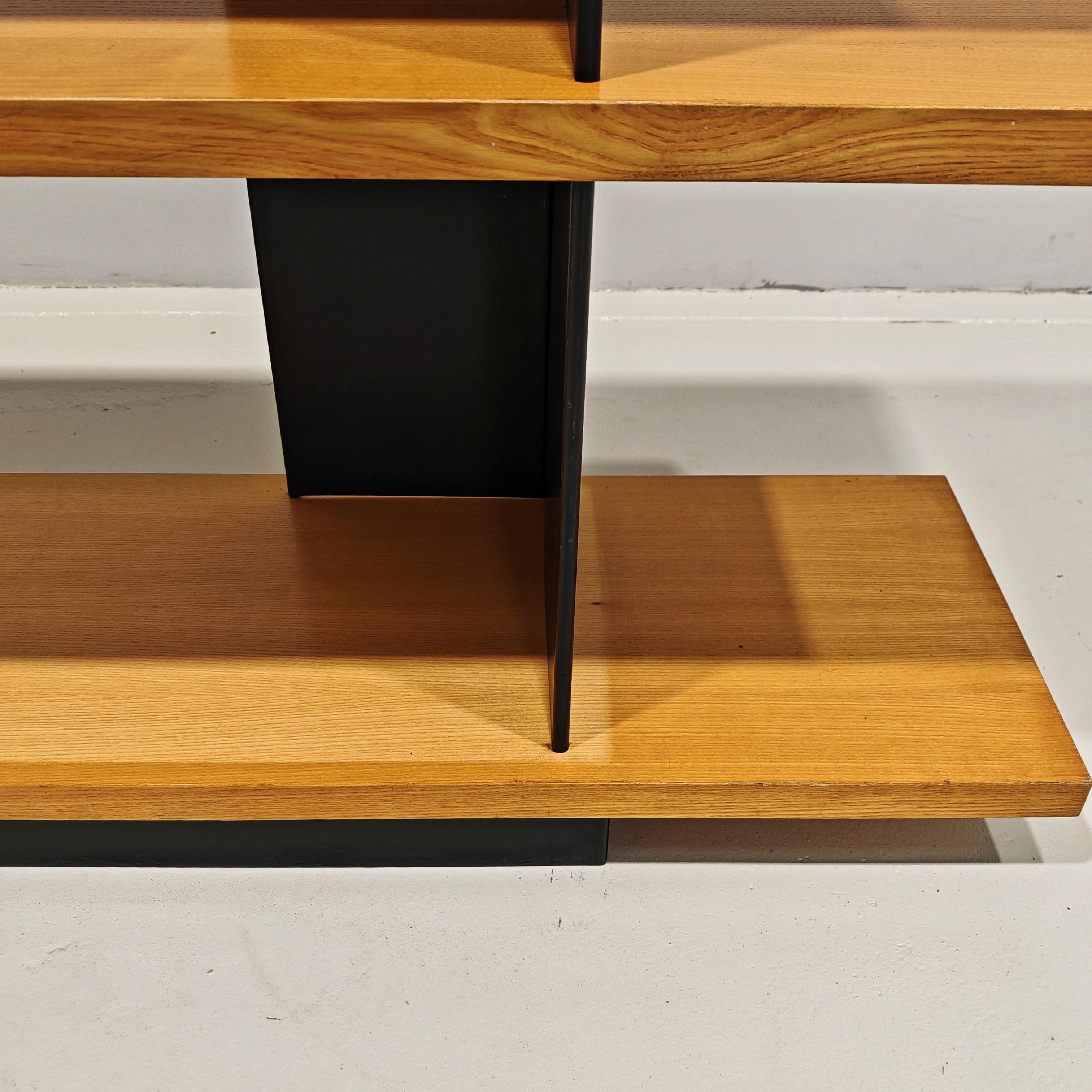 bibliothèque console en chêne, Charlotte Perriand, 1970 en vente 7