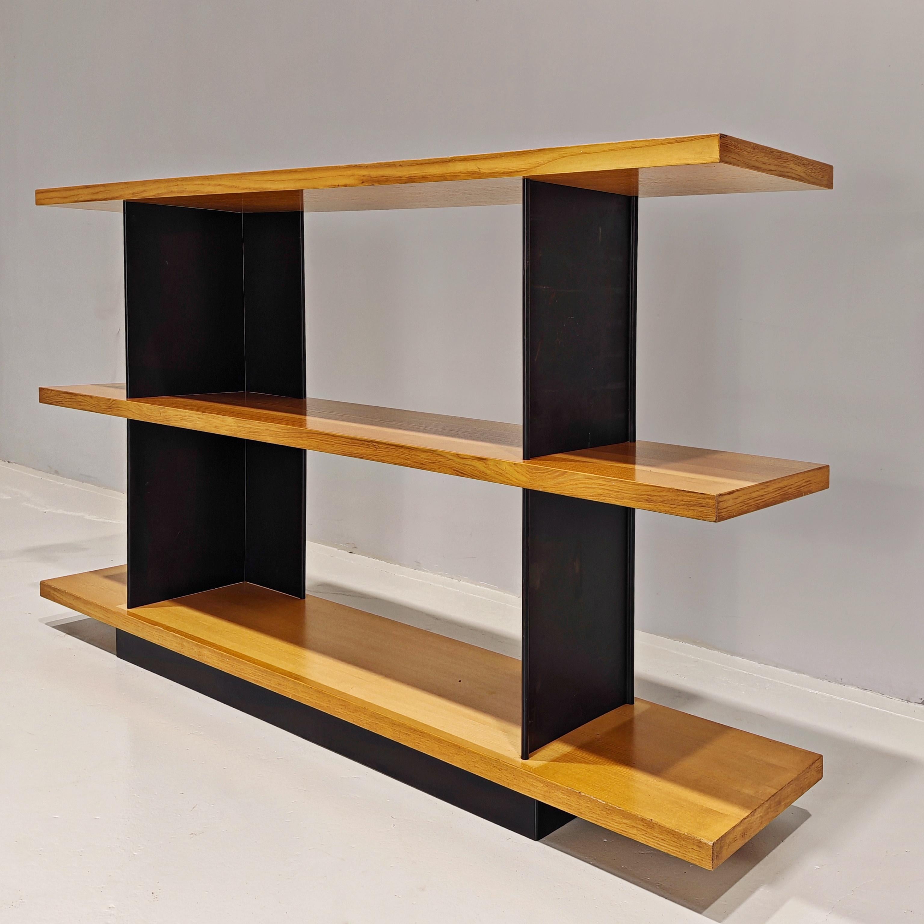 Postmoderne bibliothèque console en chêne, Charlotte Perriand, 1970 en vente