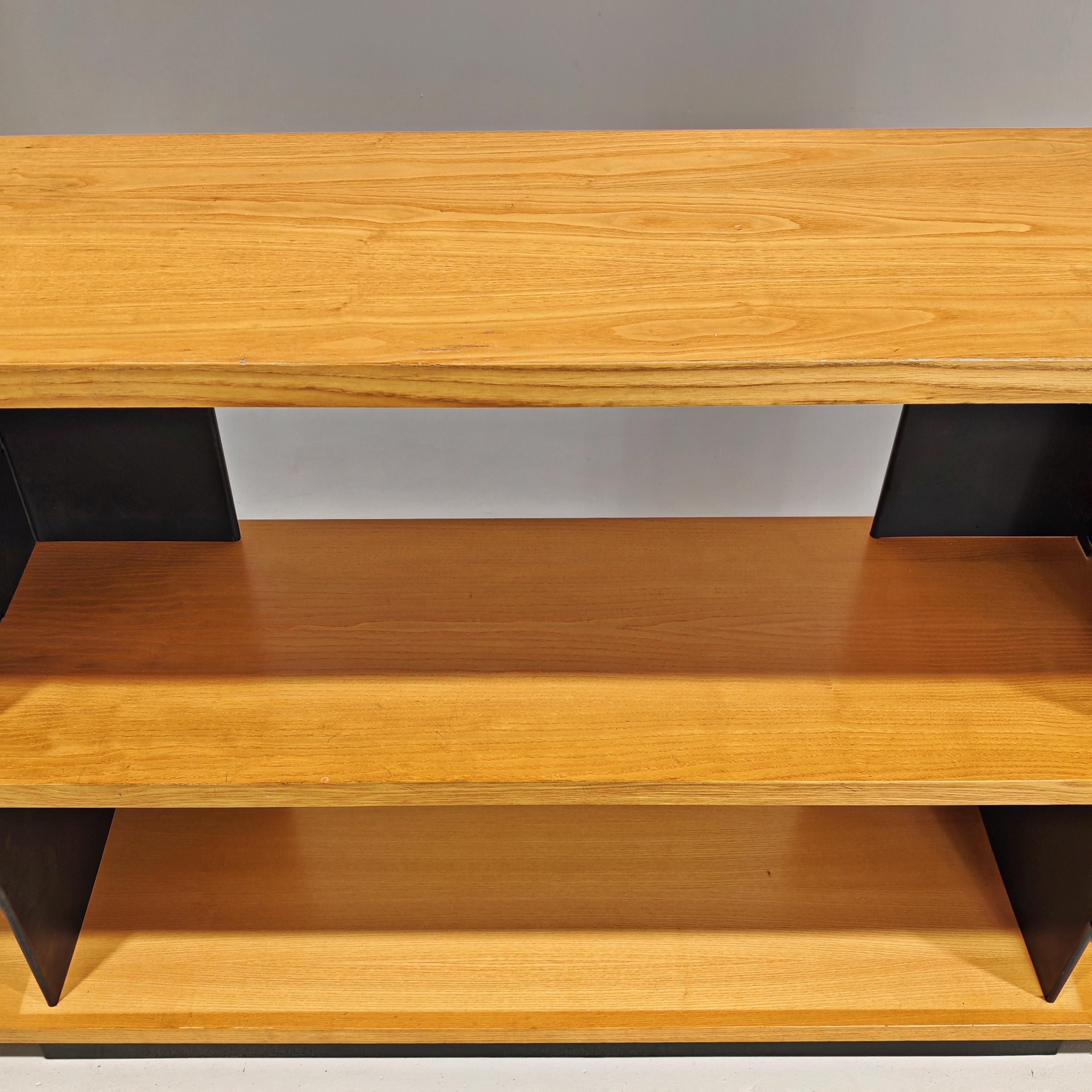 bibliothèque console en chêne, Charlotte Perriand, 1970 Bon état - En vente à Milano, MI