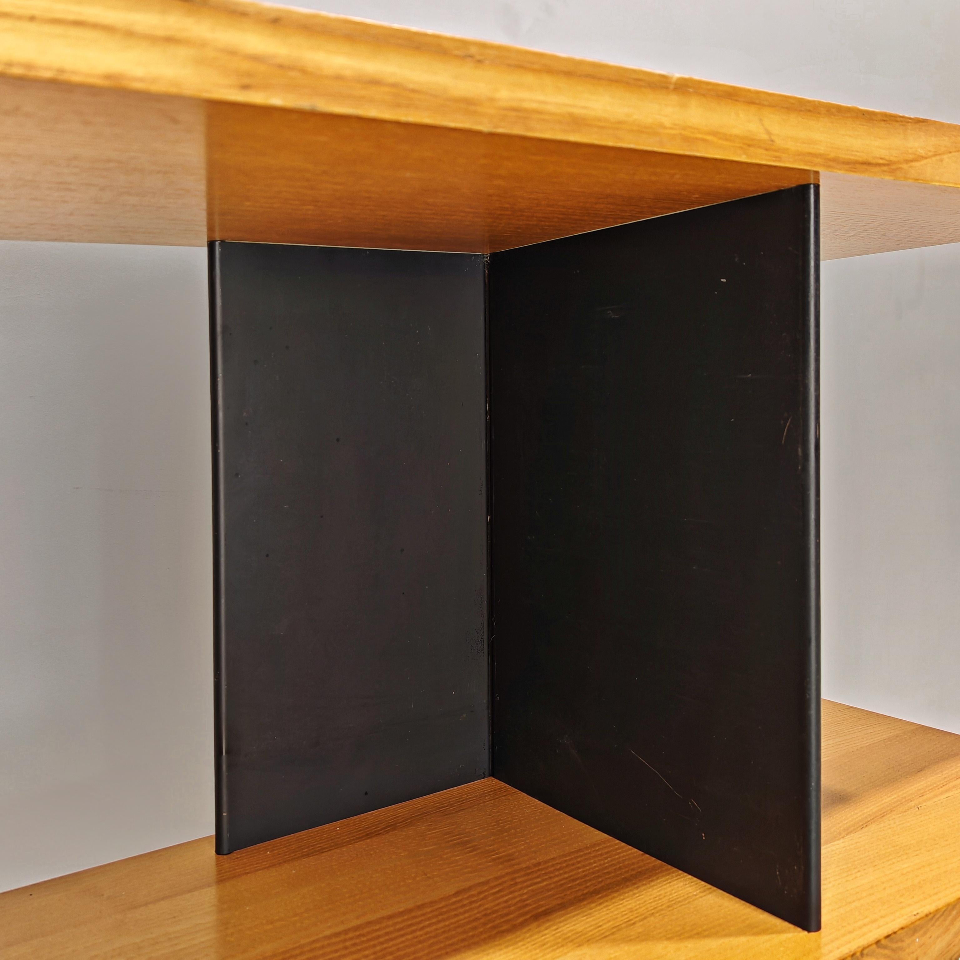 bibliothèque console en chêne, Charlotte Perriand, 1970 en vente 1