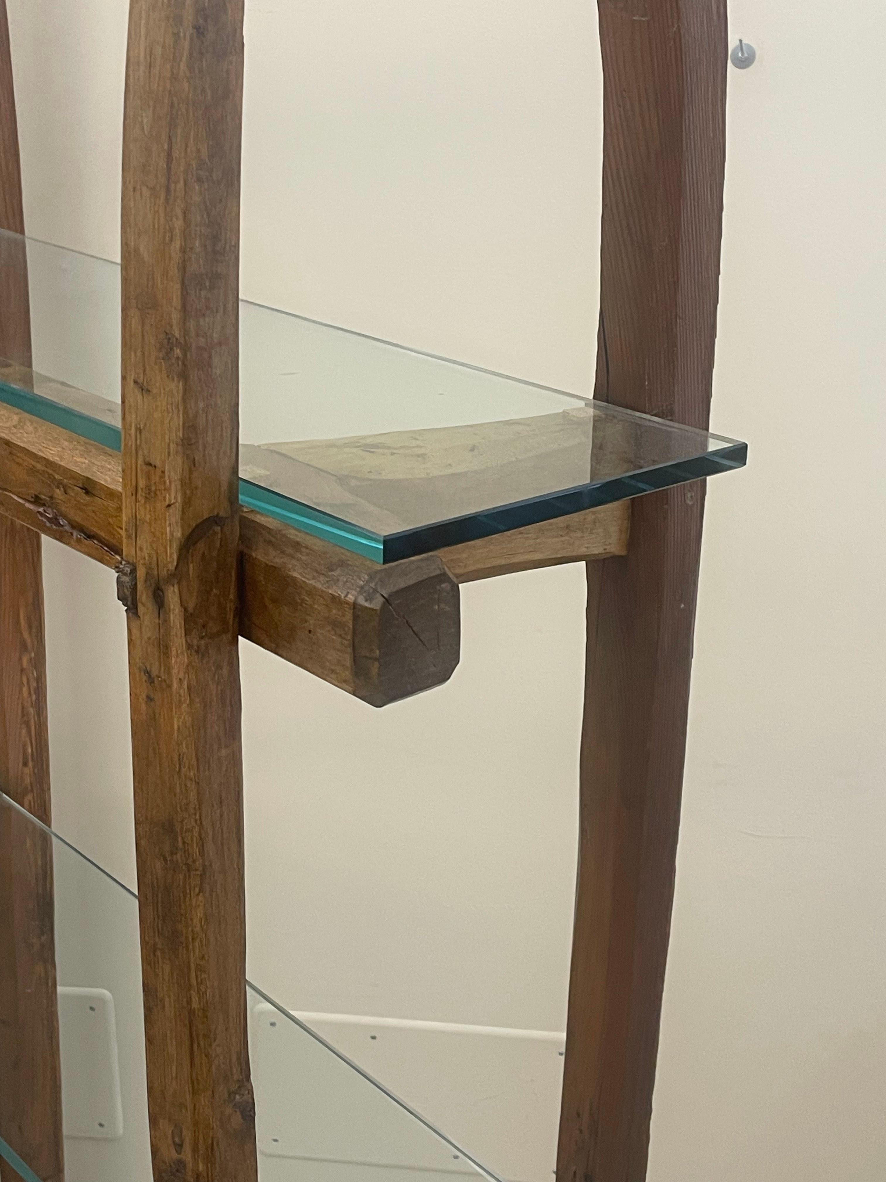 Italian Bibliothèque ancienne à traîneau de la première moitié du 20e siècle avec étagères en verre en vente