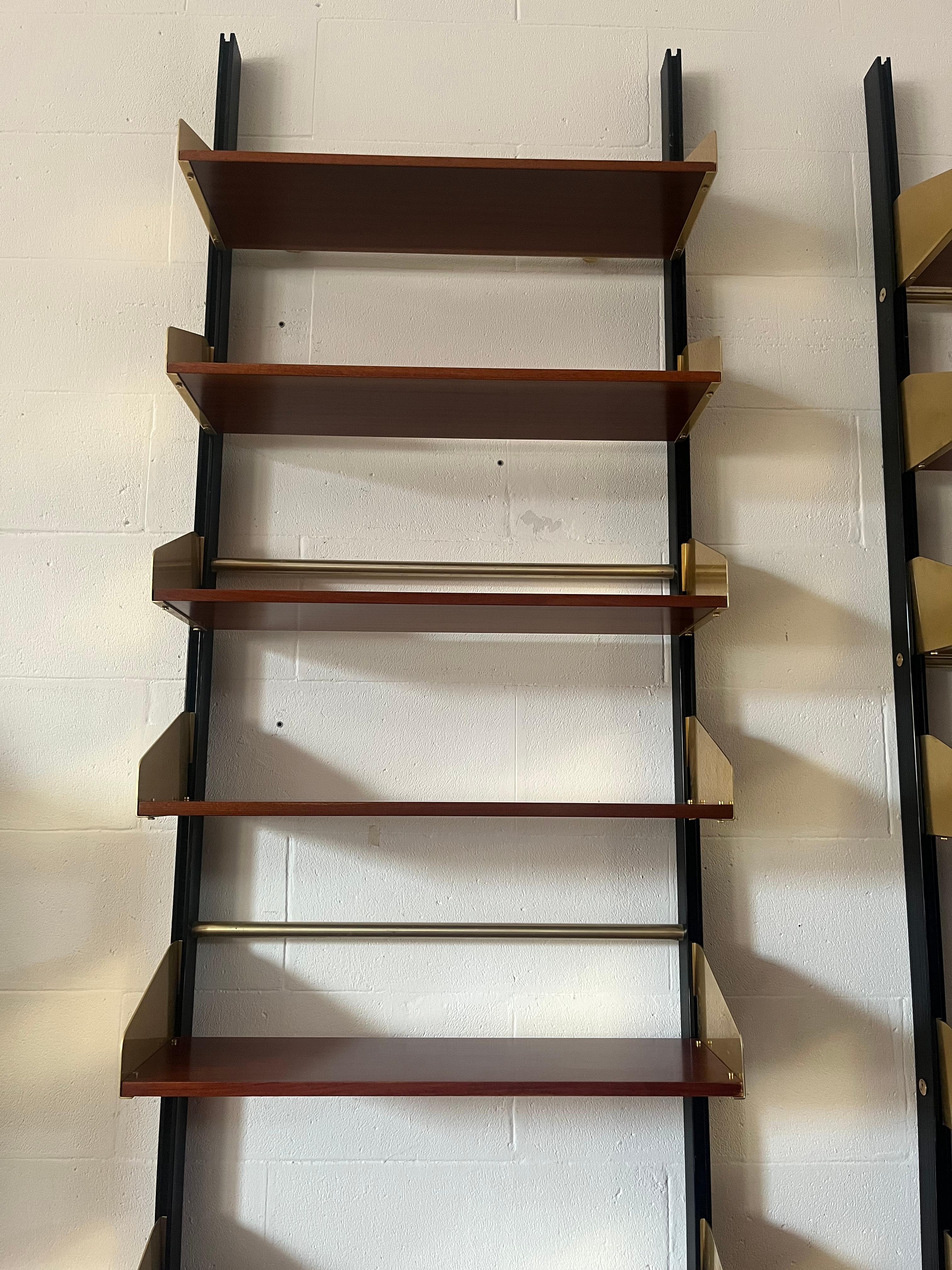 Libreria Feal anni '60, Italia - 6 mensole in legno e alluminio For Sale 4