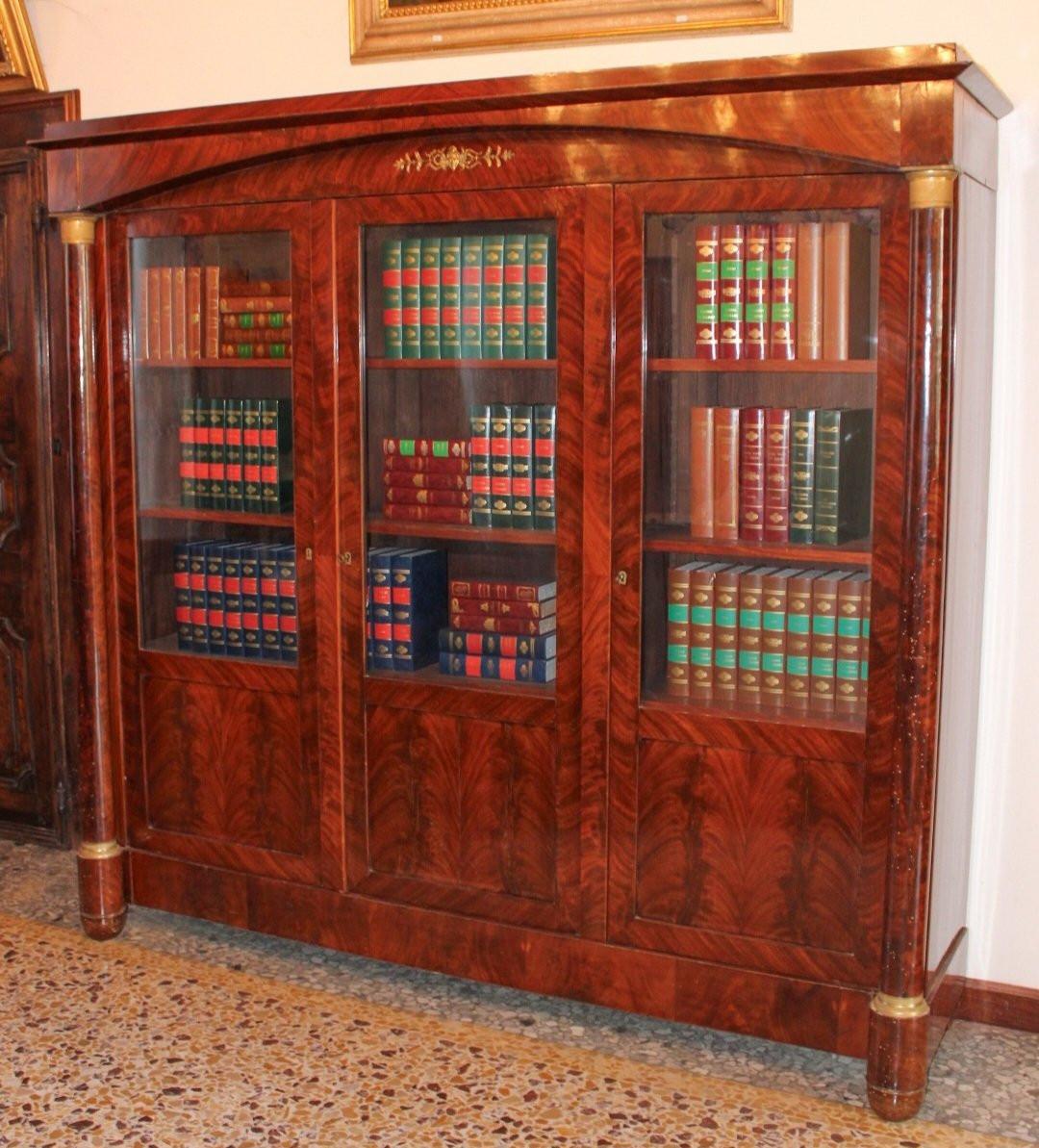 Stile impero Libreria francese Impero dei primi anni del XIX secolo  in piuma in vendita