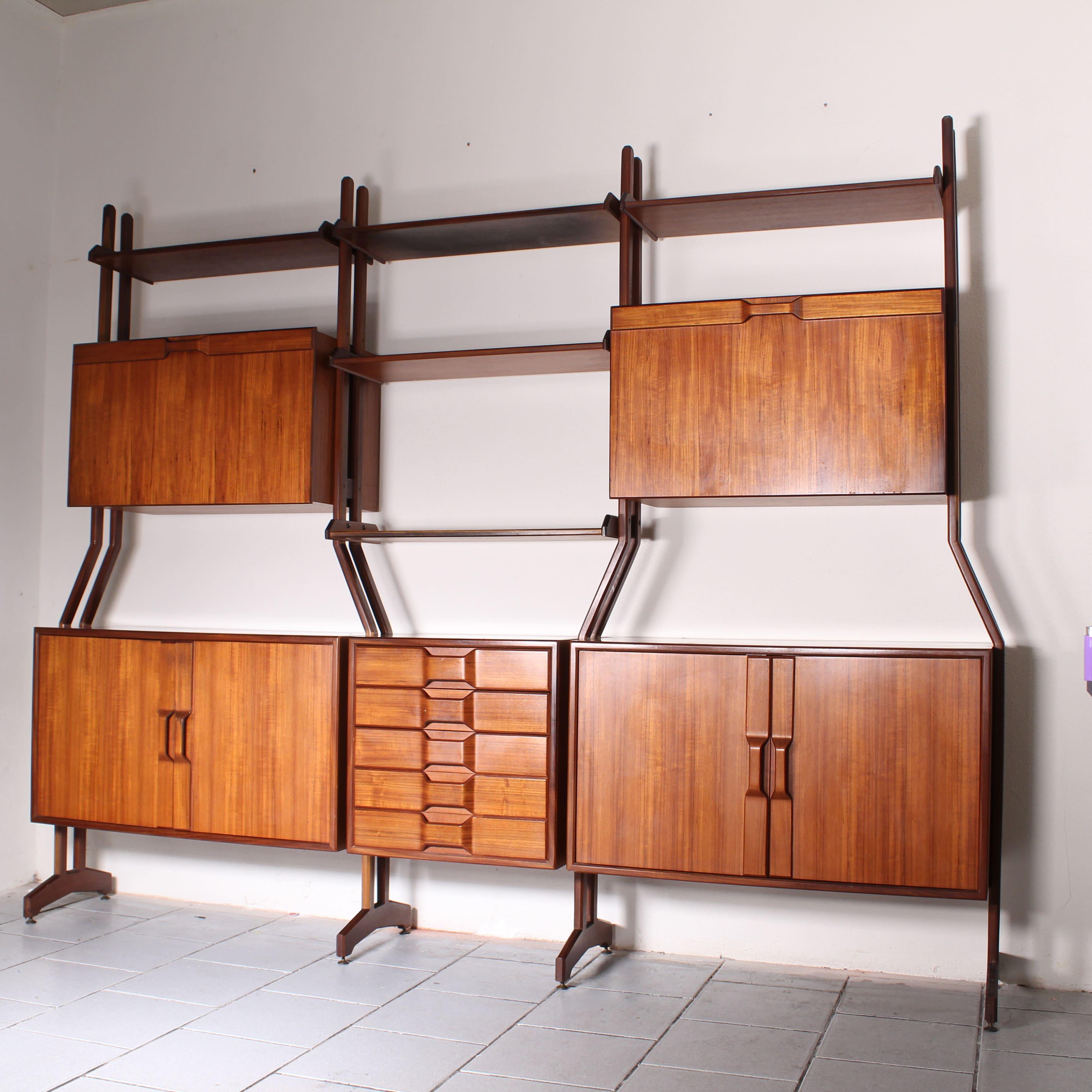 This bookcase is an impeccable example of Italian design, combining timeless aesthetics with advanced functionality. The bookcase is distinguished by its solid and versatile structure, consisting of five storage modules with doors and drawers that