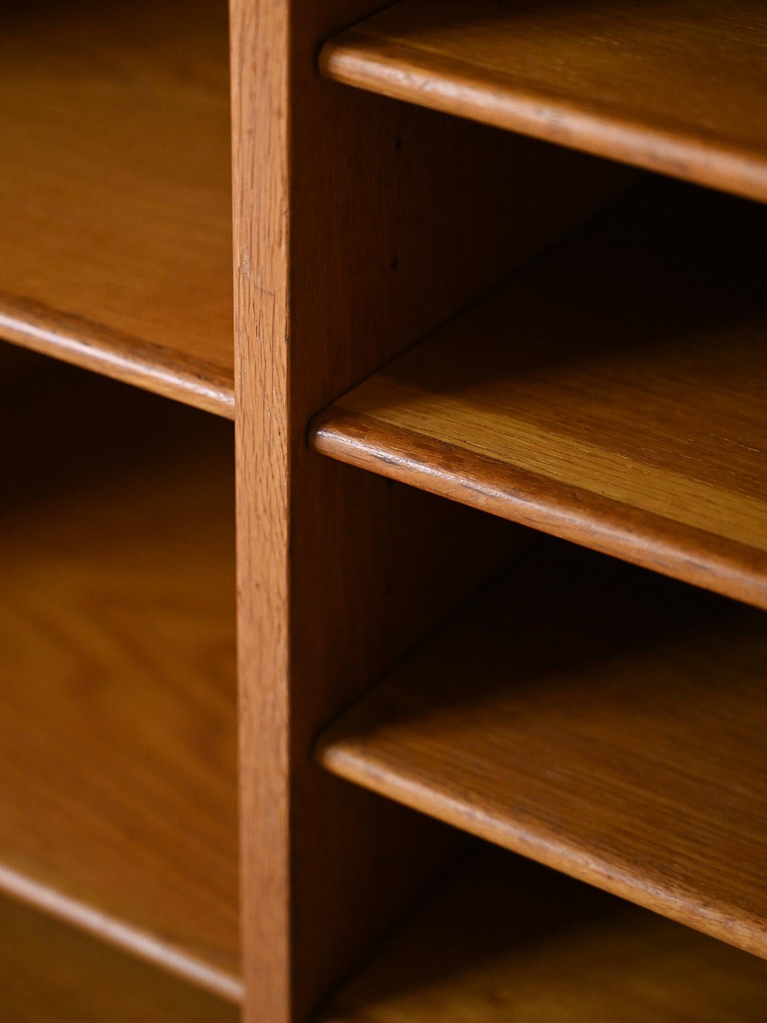 Mid-20th Century Original vintage wooden bookcase For Sale
