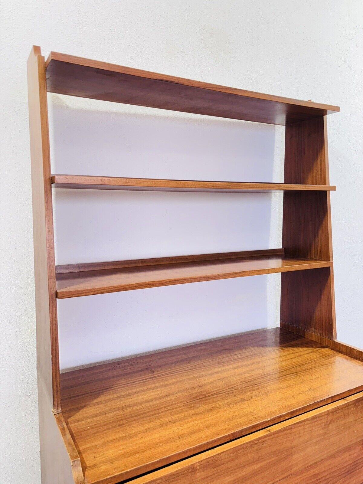 Librería de teca Dinamarca Años 60 Diseño Escandinavo Antigüedades Modernas en venta 1