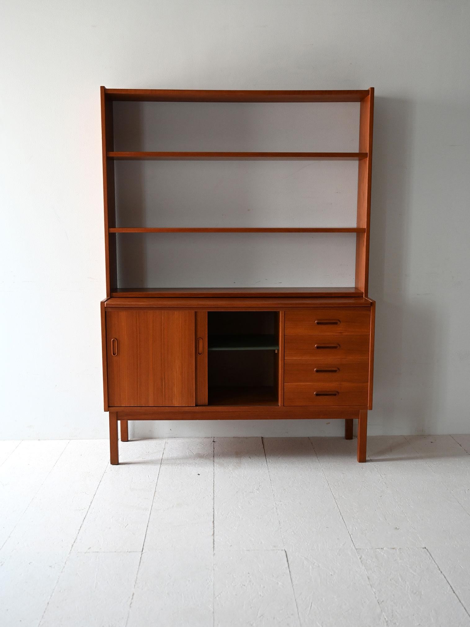 Vintage Scandinavian teak bookcase with built-in desk In Good Condition For Sale In Brescia, IT