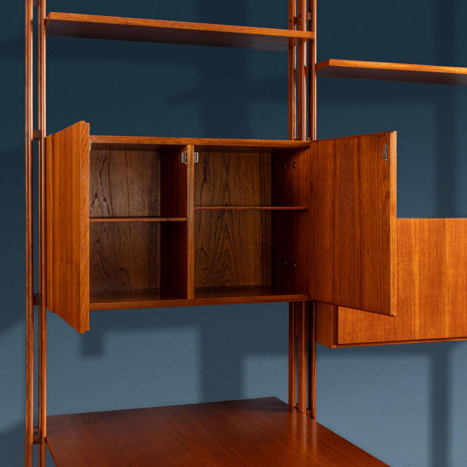 Mid-Century Modern 'LB7' two-bay bookcase with top Franco Albini for Poggi 1950s For Sale