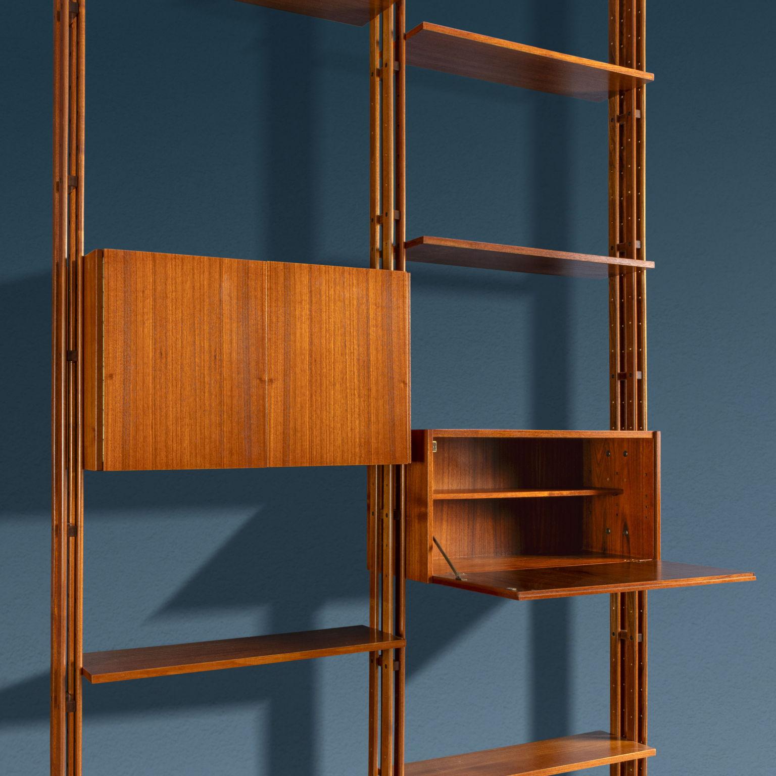 Italian Two-bay 'LB7' bookcase Franco Albini for Poggi 1960s For Sale