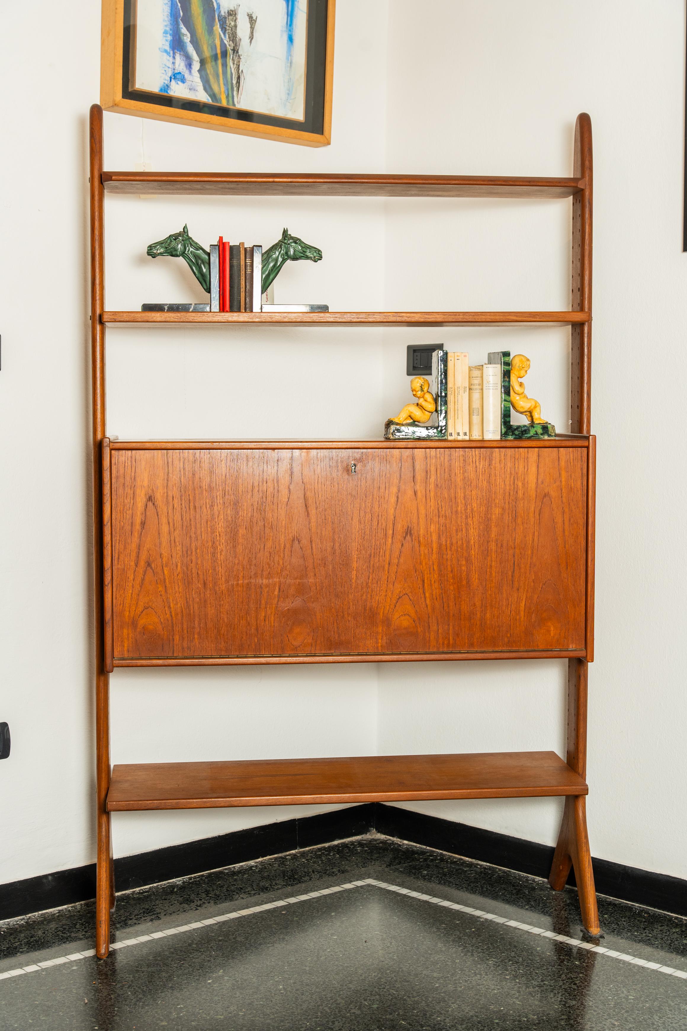 Modulares Bücherregal aus Holz, Italien, 1970er Jahre (Moderne der Mitte des Jahrhunderts) im Angebot