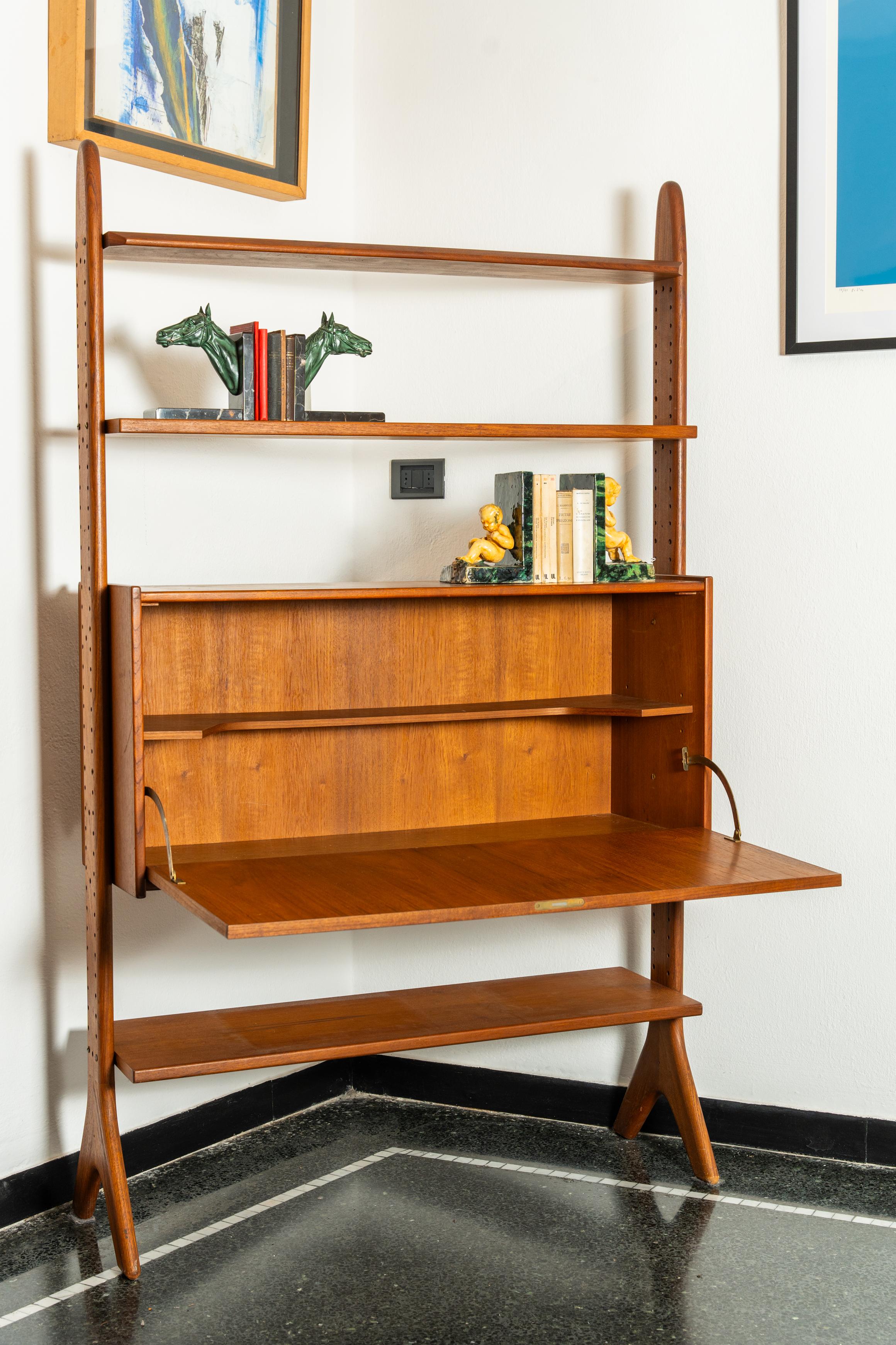 Modulares Bücherregal aus Holz, Italien, 1970er Jahre (Italian) im Angebot