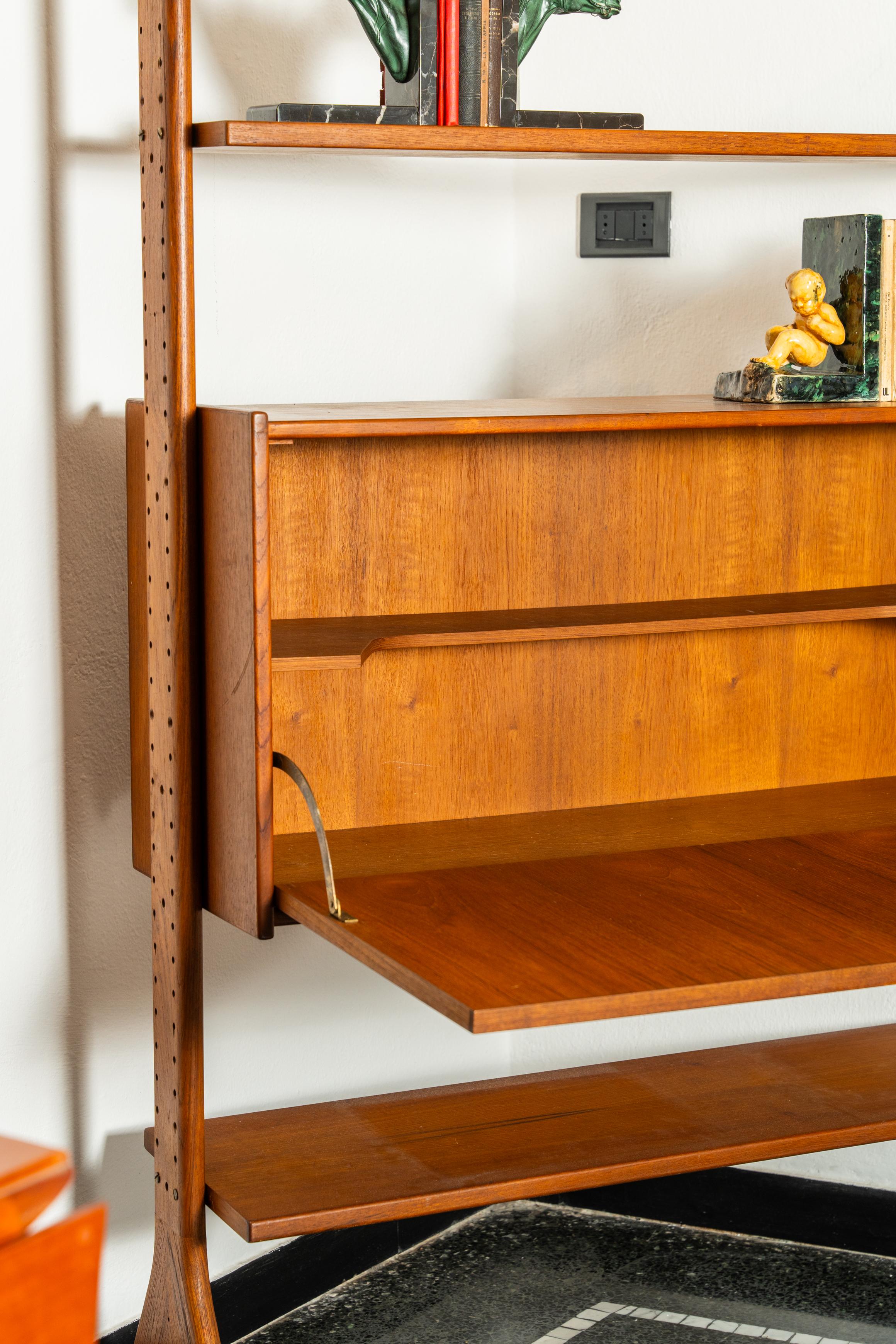 Modulares Bücherregal aus Holz, Italien, 1970er Jahre (Late 20th Century) im Angebot