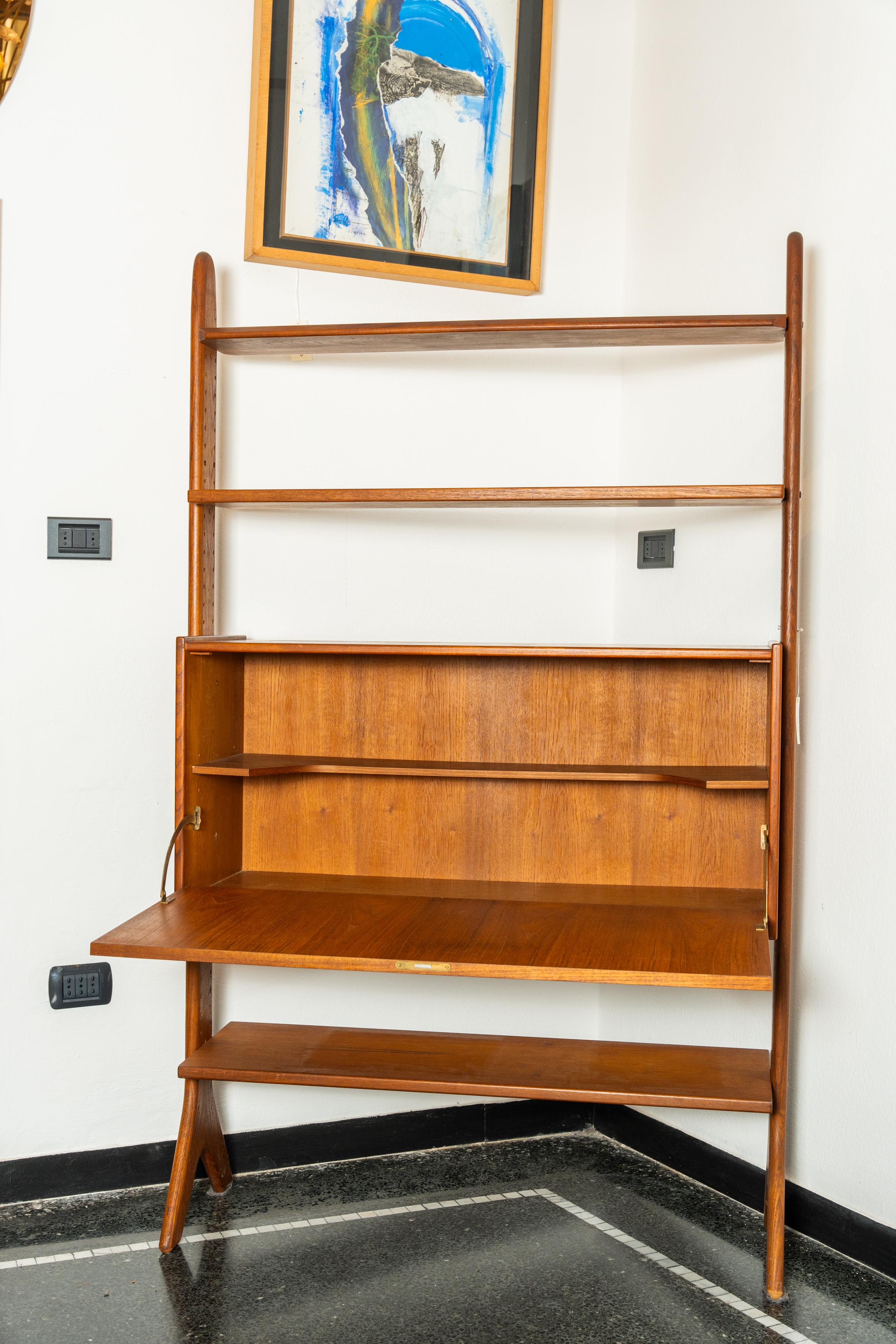 Modulares Bücherregal aus Holz, Italien, 1970er Jahre im Angebot 1