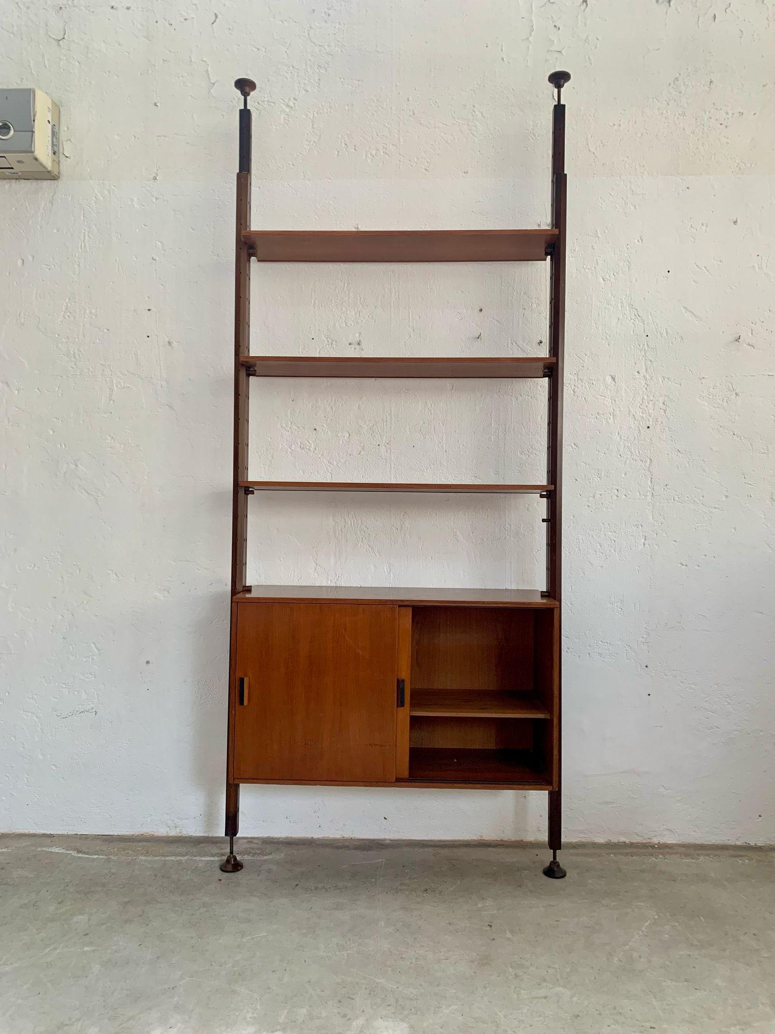 Italian Modular teak bookcase by Leonardo Fiori, produced by Isa, 1960s, Italy in vendita