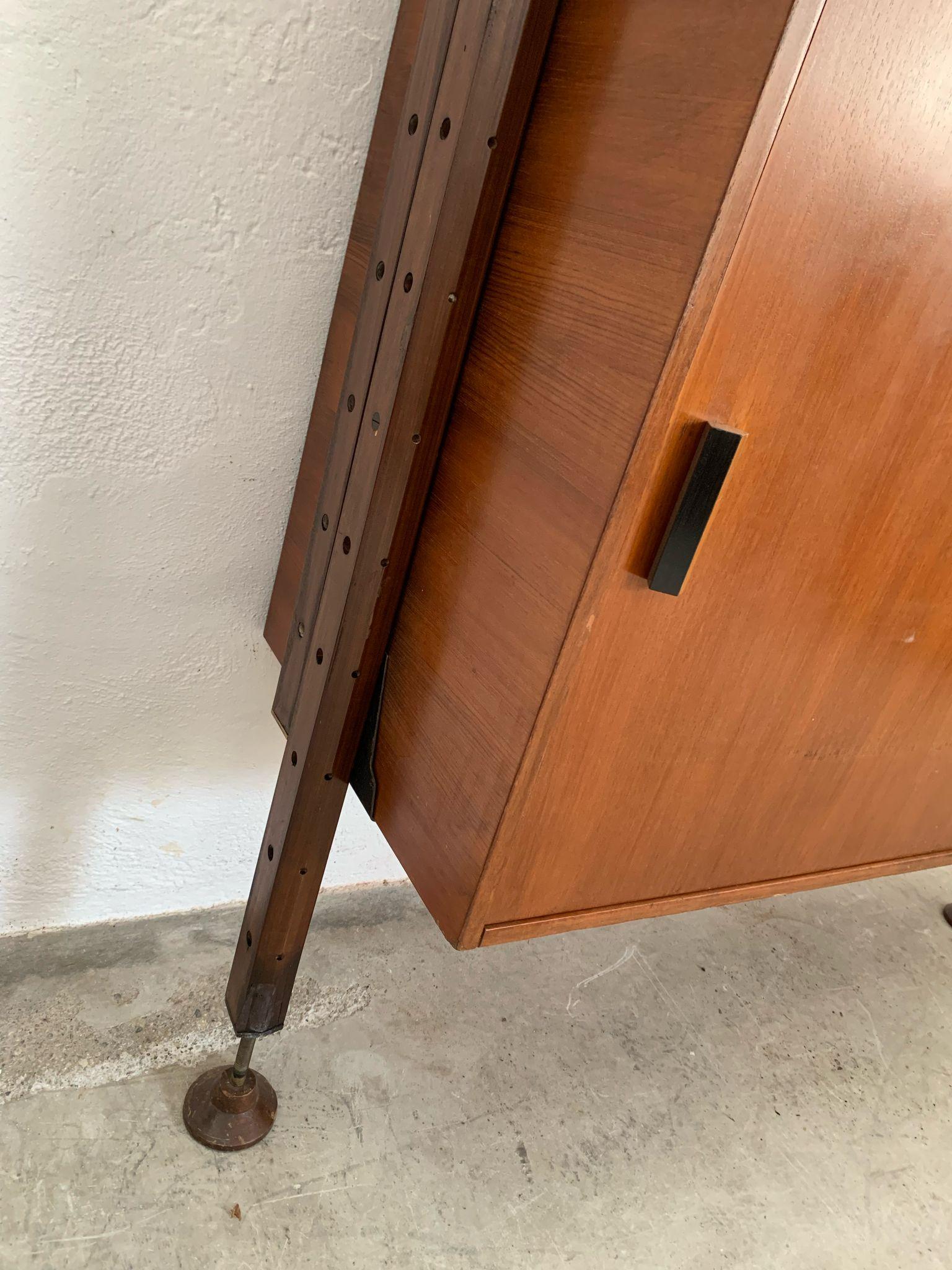 Modular teak bookcase by Leonardo Fiori, produced by Isa, 1960s, Italy in vendita 1