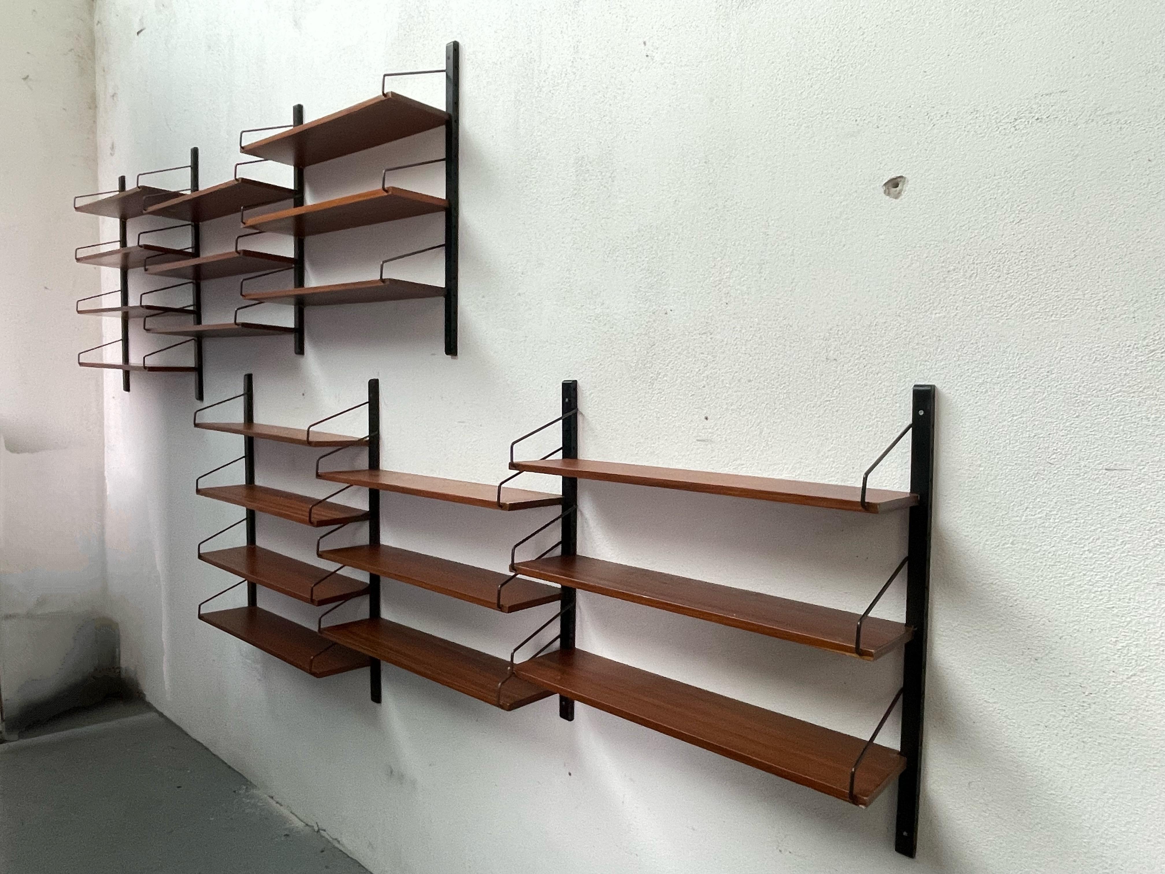 1960s hanging and sectional bookcase In Good Condition For Sale In SAN PIETRO MOSEZZO, NO