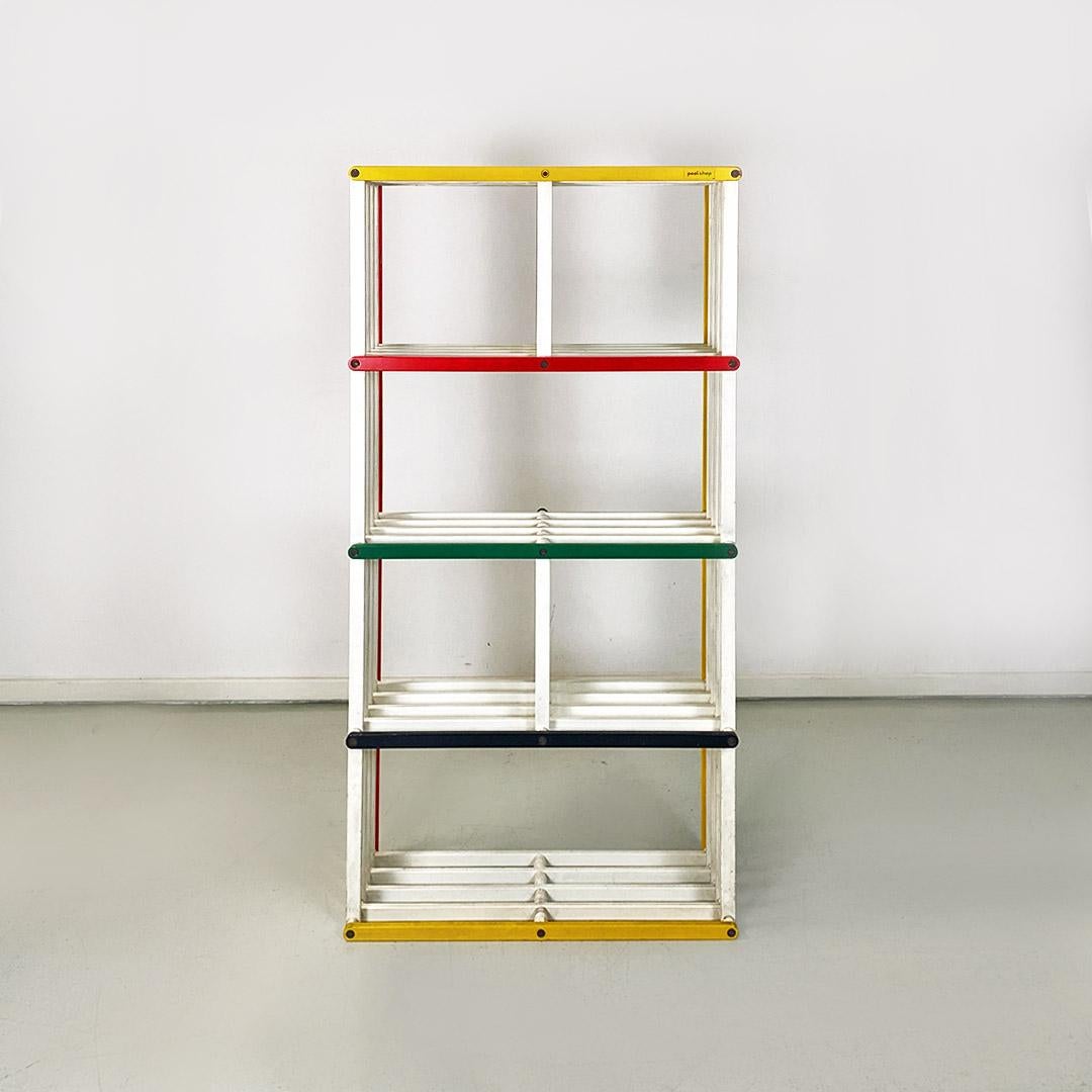 Folding and self-supporting bookcase, modern Italian, by Pool Shop ca. 1980. For Sale 8