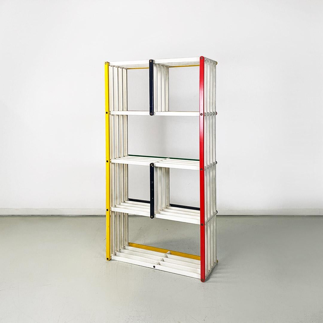 Folding and self-supporting bookcase, modern Italian, by Pool Shop ca. 1980. For Sale 9