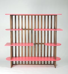 Libreria, ripiani con gambe in legno e ripiani in MDF