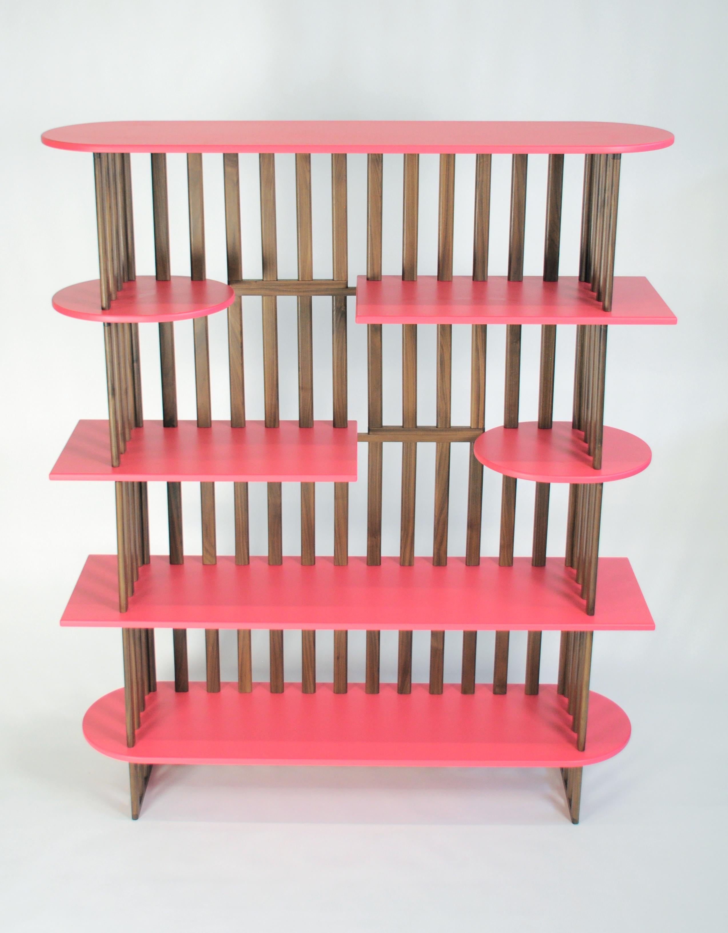 Bücherregal, Regale mit Holzbeinen und MDF-Fachböden (Moderne) im Angebot