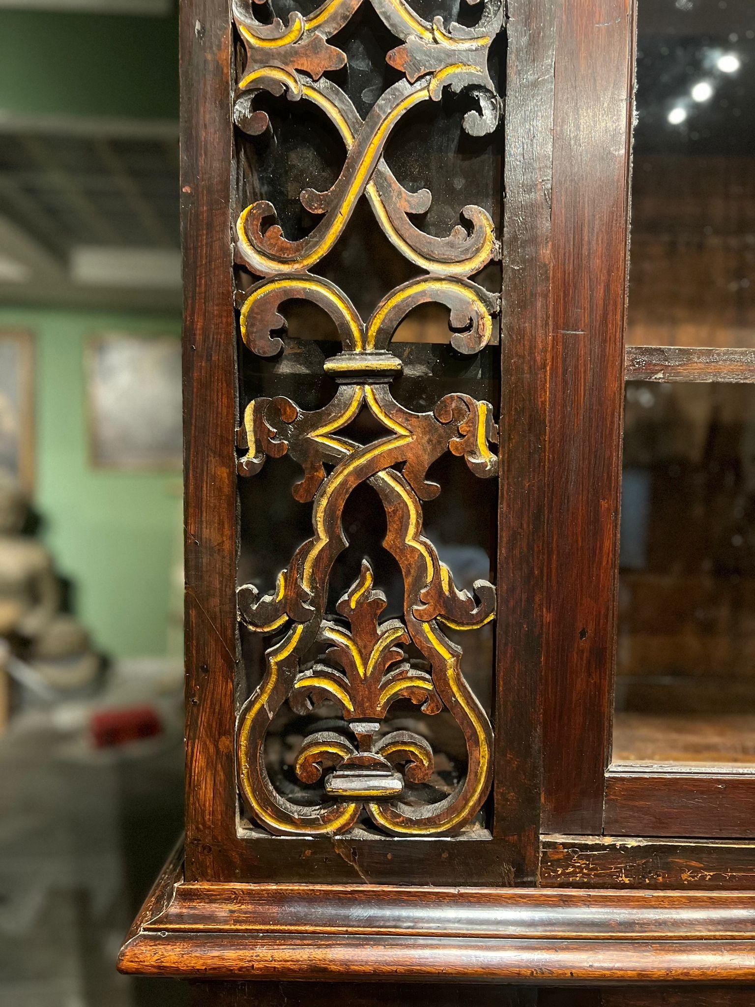 Bookcase dating back to the late 18th century For Sale 2