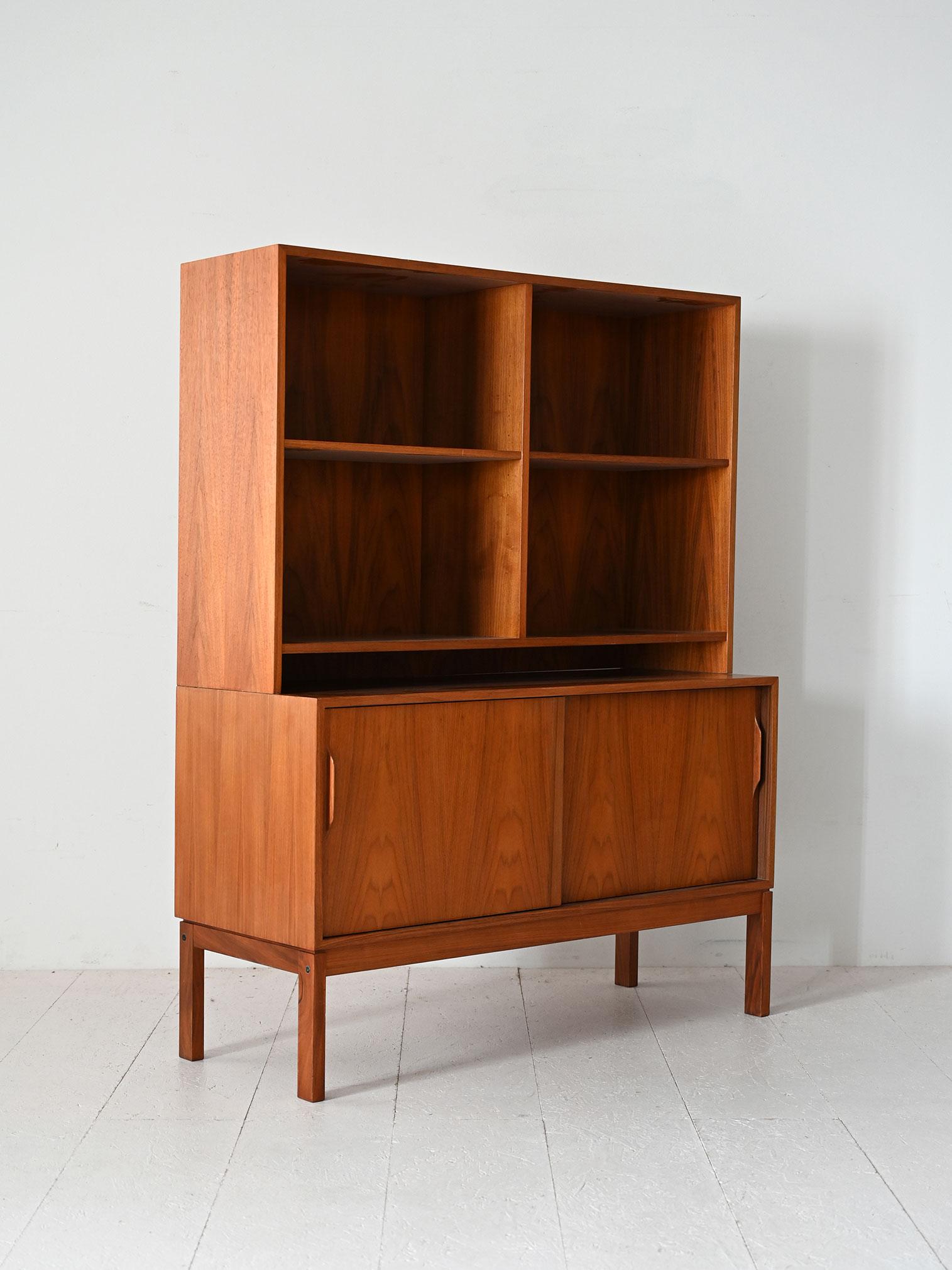 Bibliothèque scandinave en teck des années 1950/60 Bon état - En vente à Brescia, IT