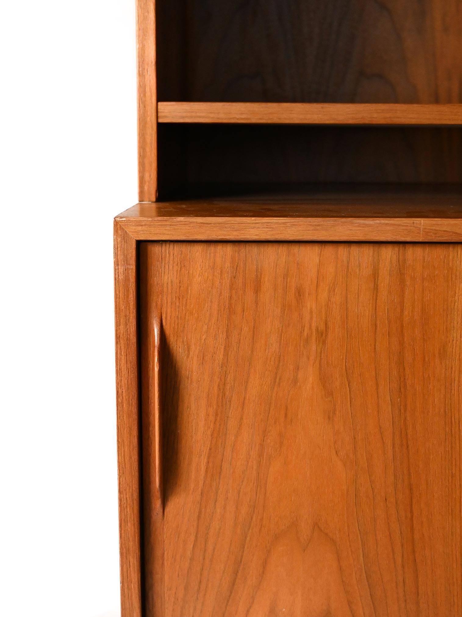 Teck Bibliothèque scandinave en teck des années 1950/60 en vente