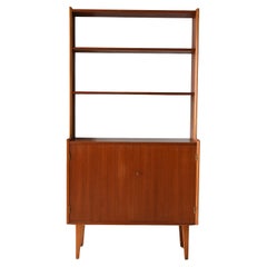 Libreria scandinava anni ’60 con ante e mensole
