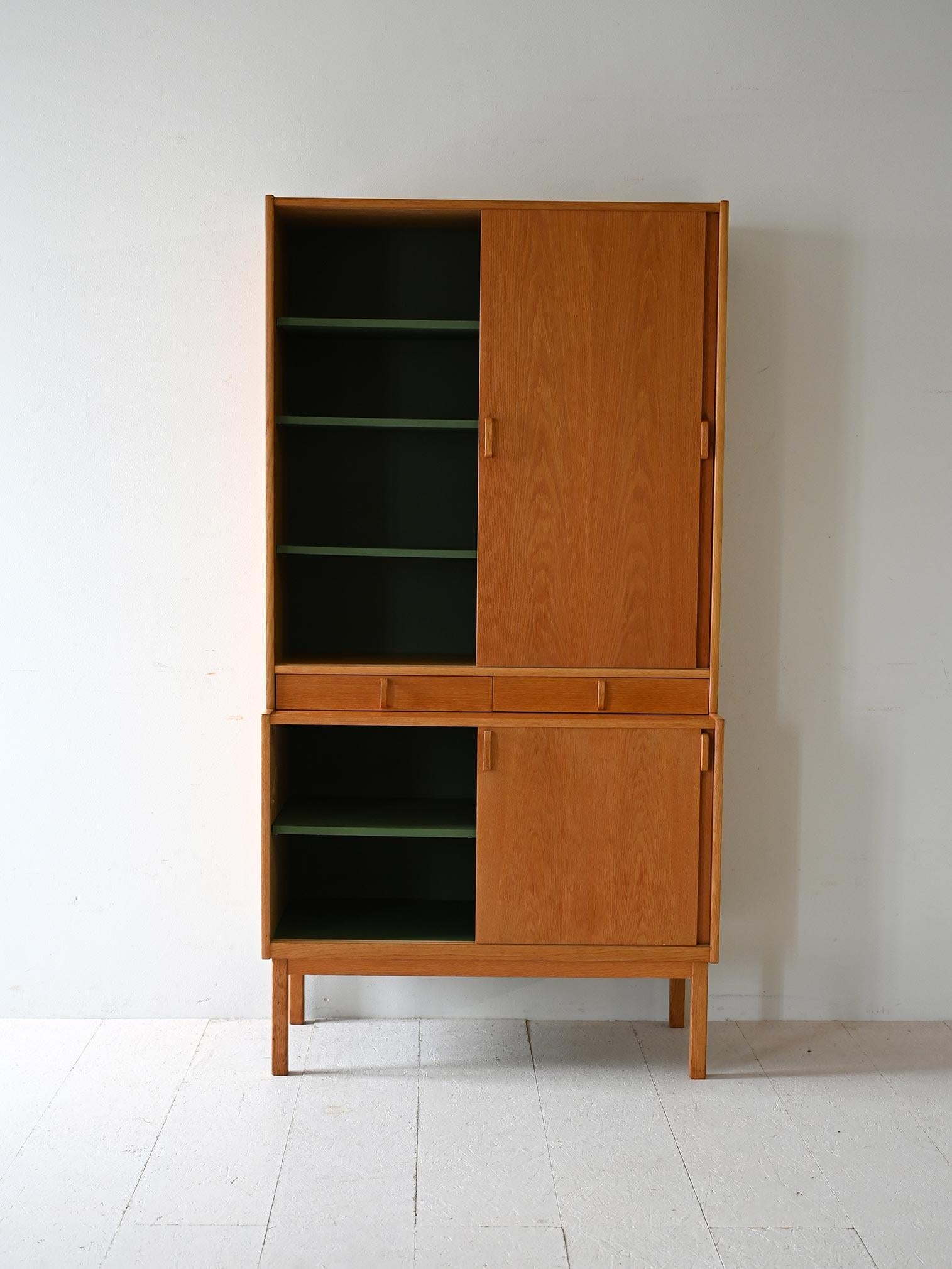 Swedish Bodafors Bibliothèque scandinave en chêne en vente
