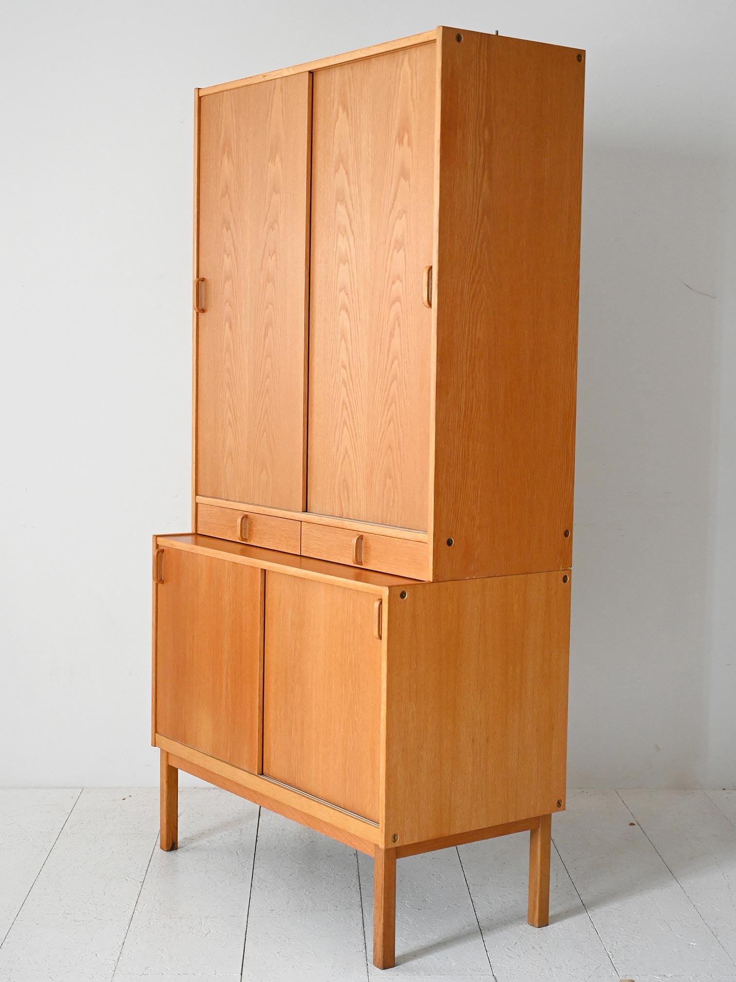 Libreria scandinava Bodafors in rovere en Bueno estado para la venta en Brescia, IT