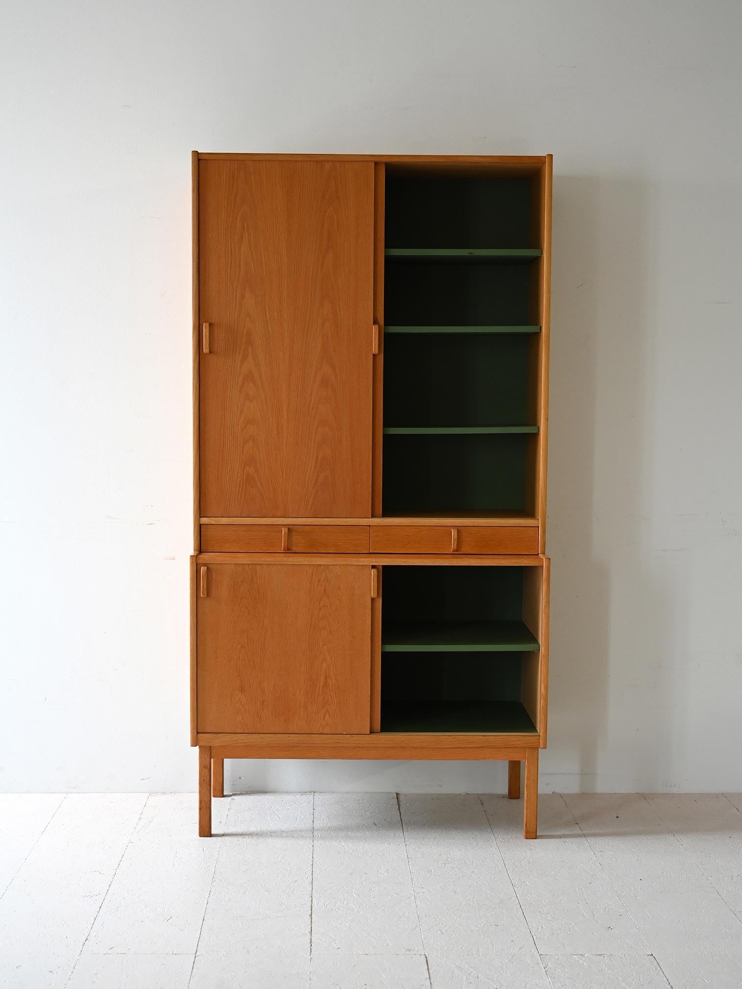 Bodafors Bibliothèque scandinave en chêne Bon état - En vente à Brescia, IT