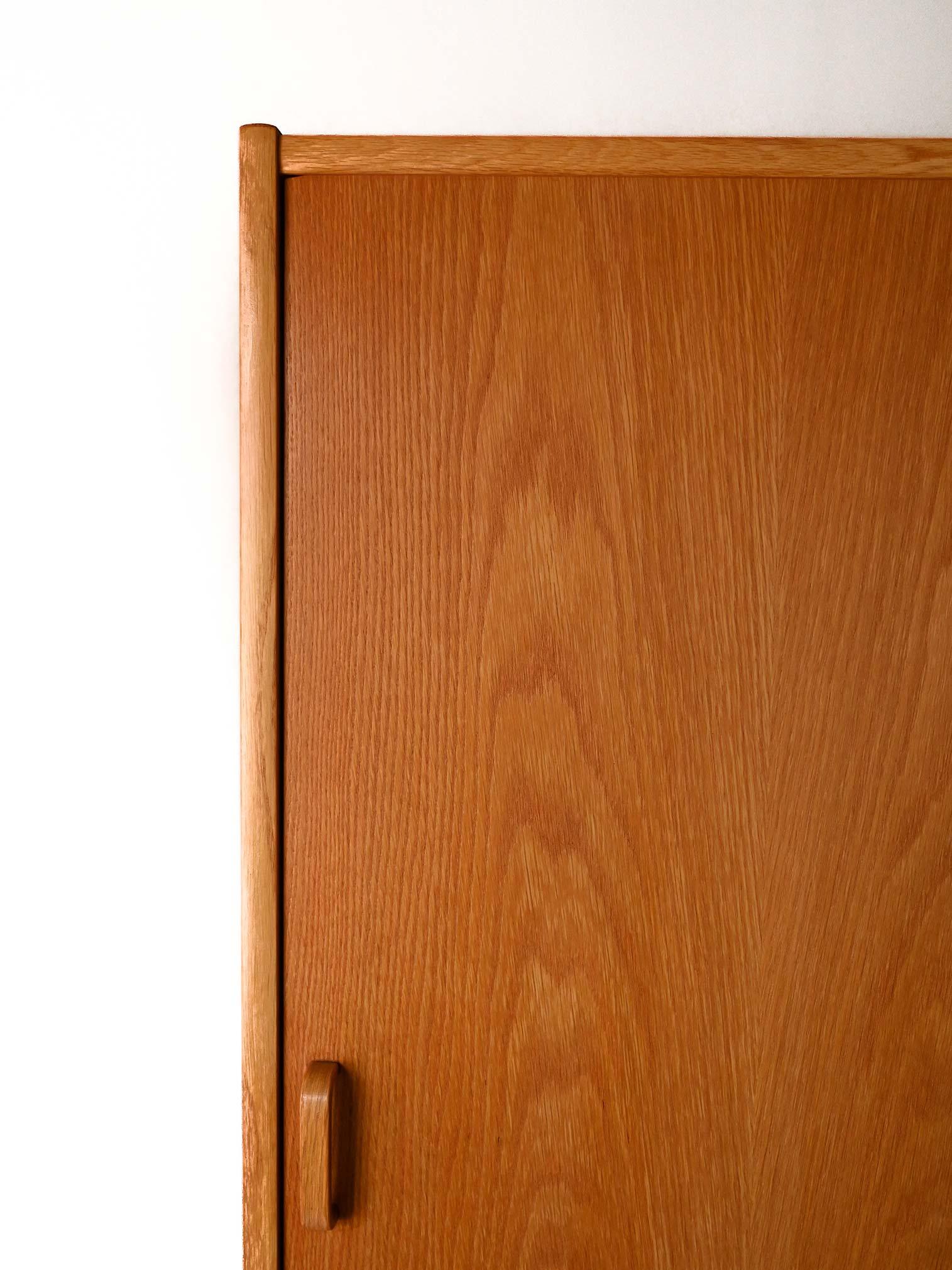 Libreria scandinava Bodafors in rovere Mid-20th Century en venta