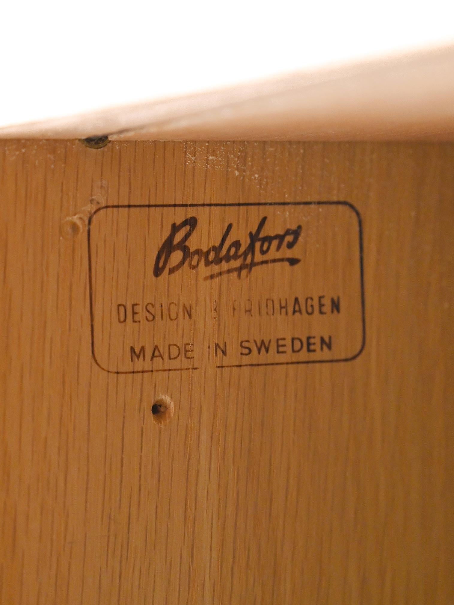 Bodafors Bibliothèque scandinave en chêne en vente 2