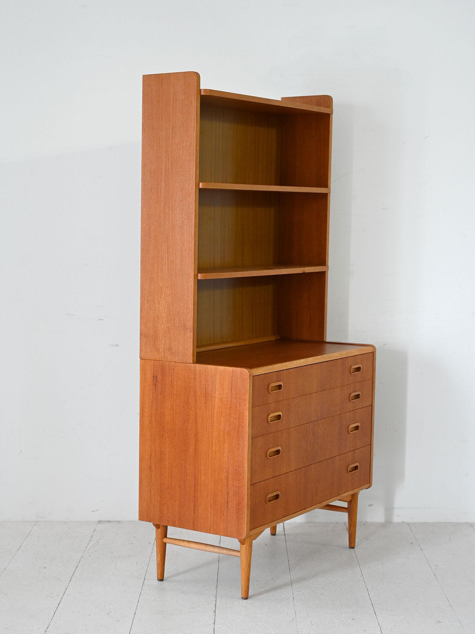 Scandinave moderne Bibliothèque scandinave avec tiroirs et étagères en vente