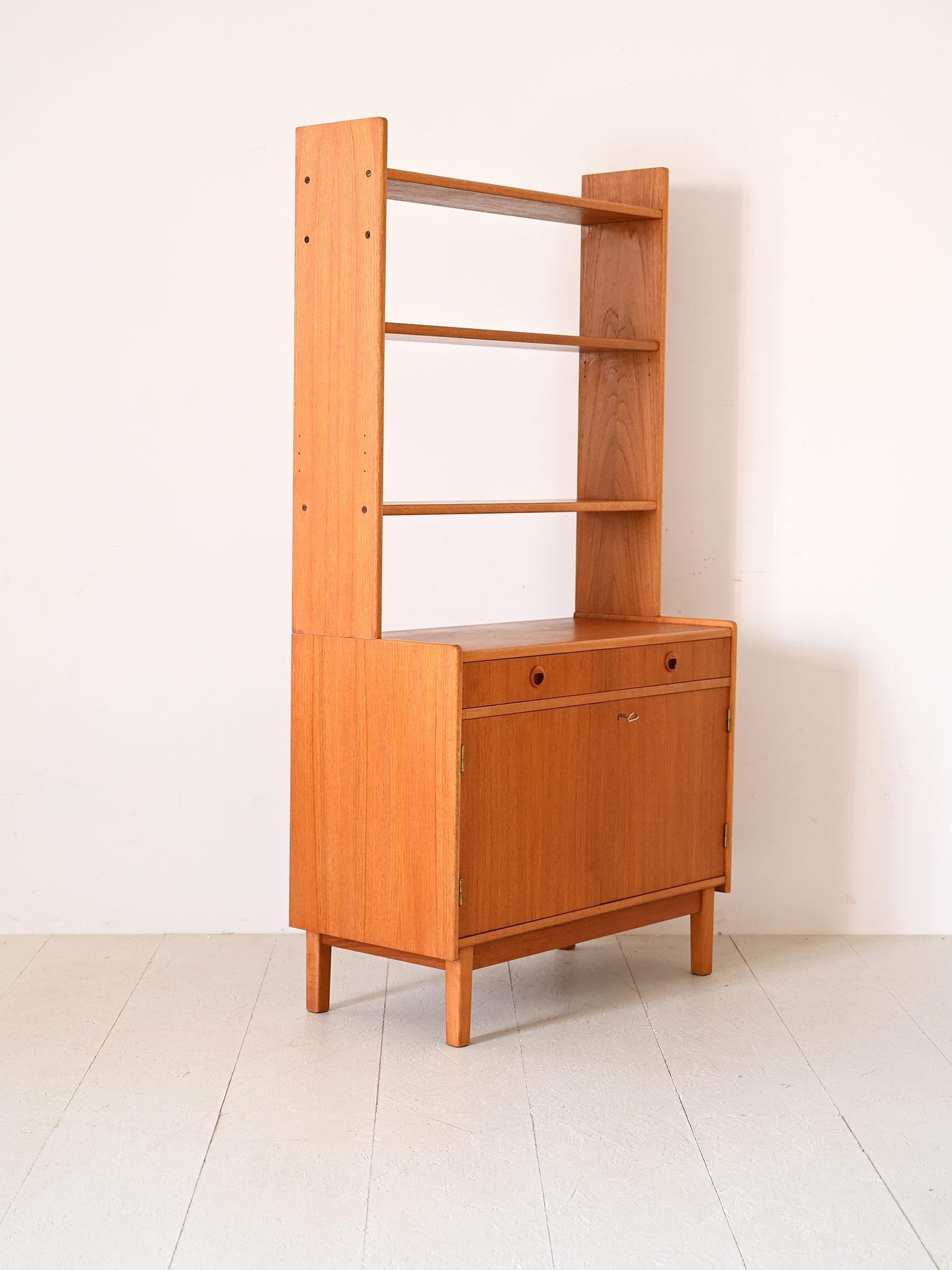 Scandinavian bookcase with drawers Danish style In Good Condition For Sale In Brescia, IT