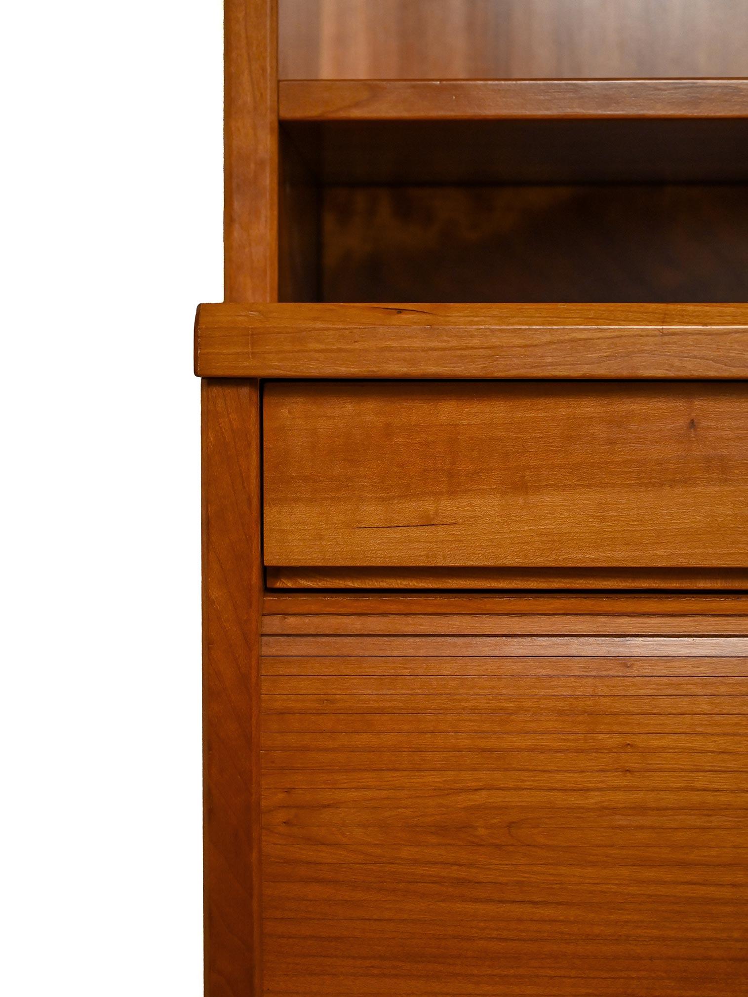 Milieu du XXe siècle Bibliothèque scandinave avec buffet et tablettes, années 40/50 en vente