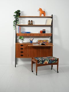 Libreria scandinava con struttura a V rovesciata laccata nera
