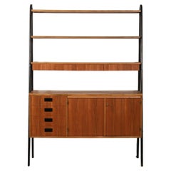 Libreria scandinava con struttura a V rovesciata laccata nera