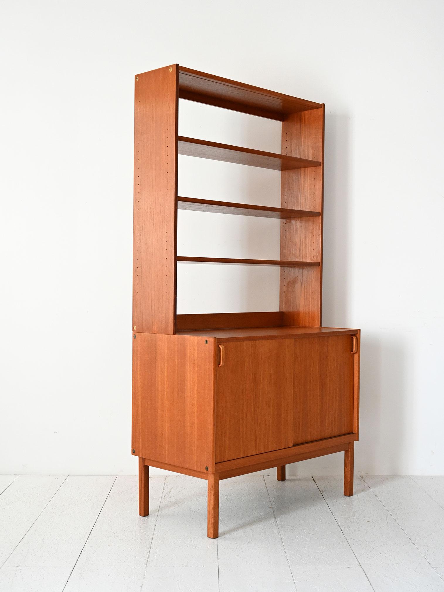 Swedish Bibliothèque scandinave en teck des années 1960 par B. Fridhagen pour Bodafors en vente