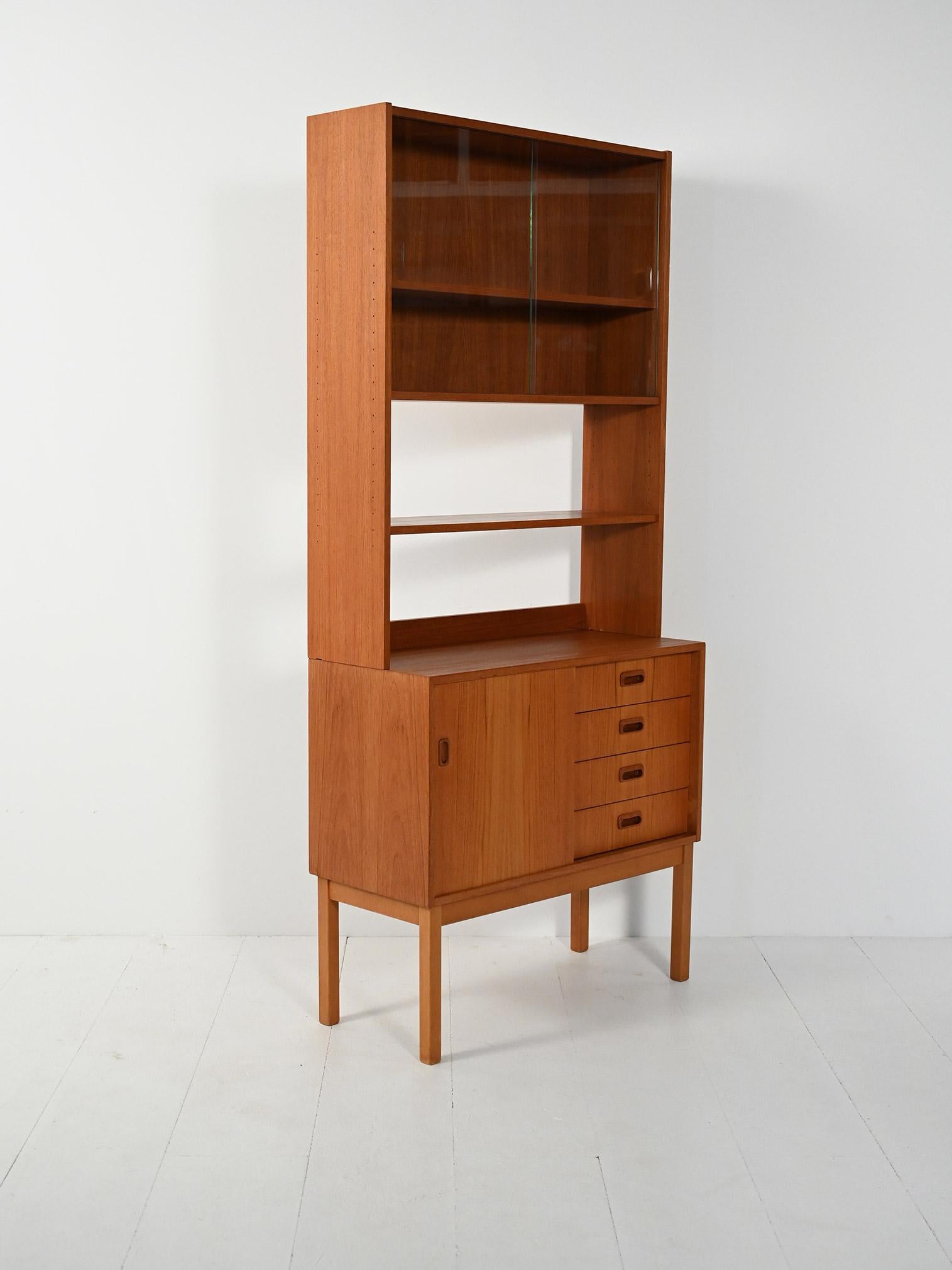 Libreria scandinava in teak con vetrina (Skandinavisch) im Angebot