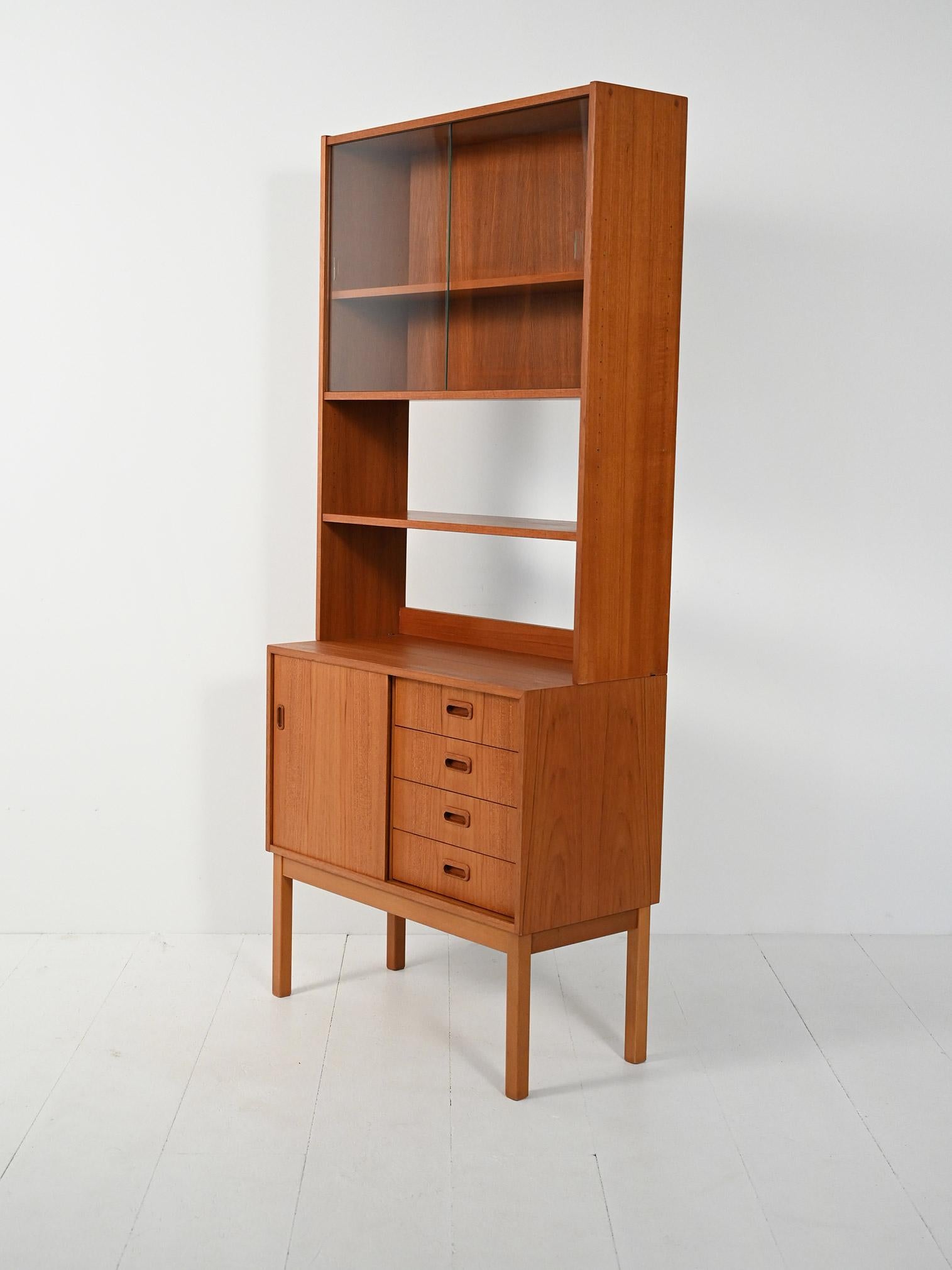 Libreria scandinava in teak con vetrina im Zustand „Gut“ im Angebot in Brescia, IT