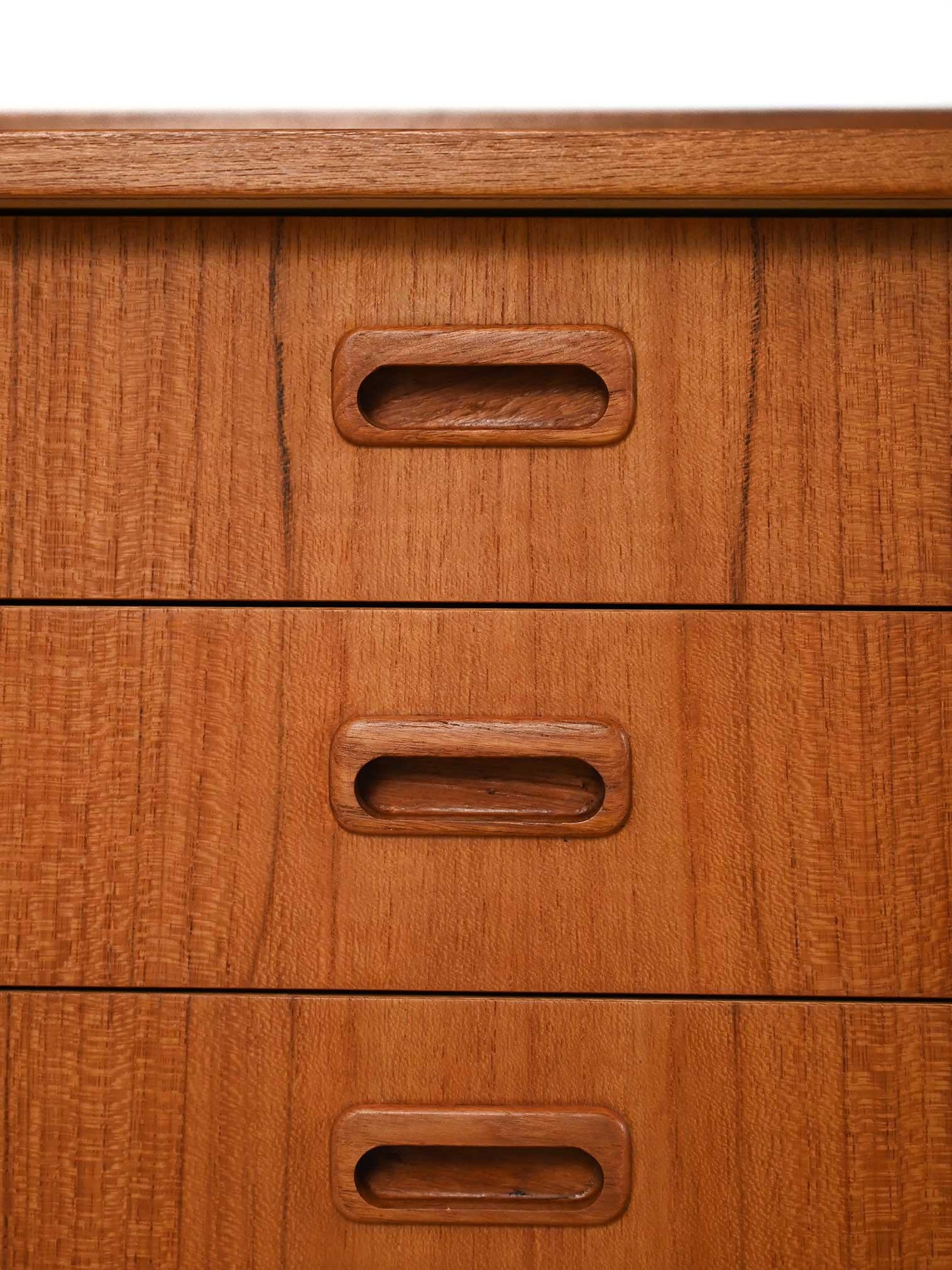 Libreria scandinava in teak con vetrina (Mitte des 20. Jahrhunderts) im Angebot