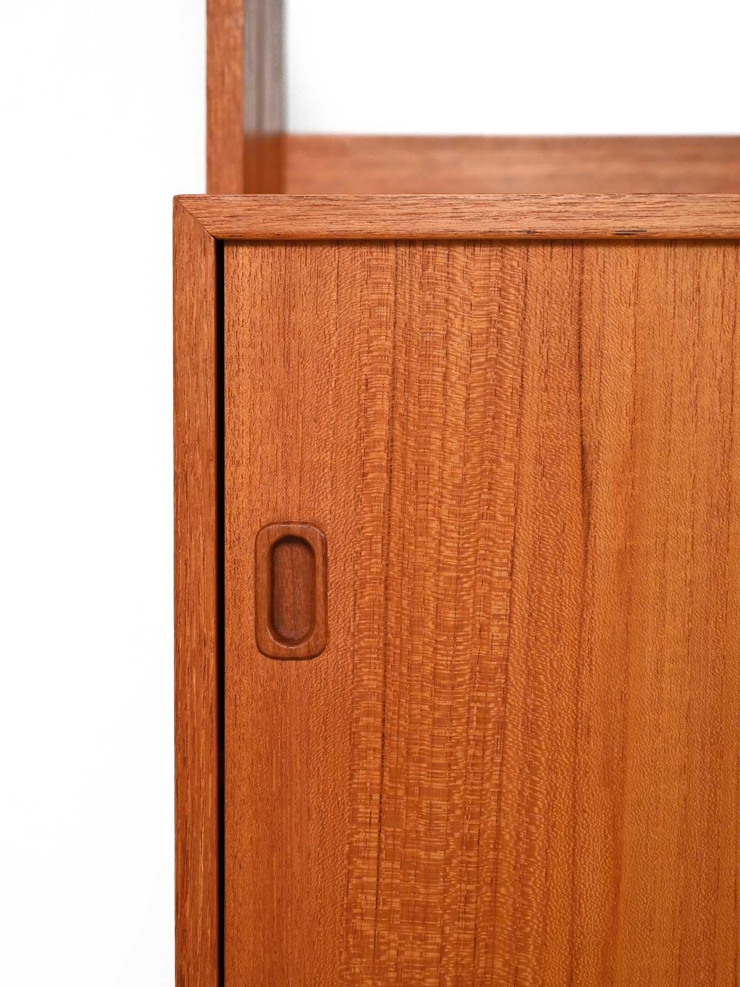 Libreria scandinava in teak con vetrina im Angebot 1