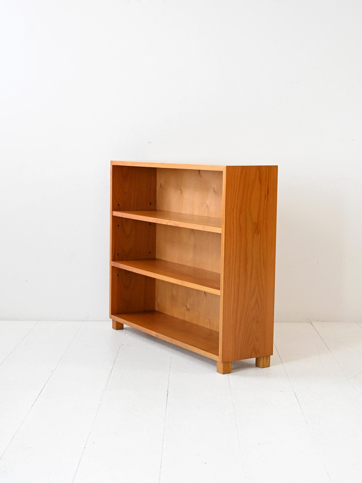 Scandinavian Bibliothèque en orme scandinave vintage des années 40/50 en vente